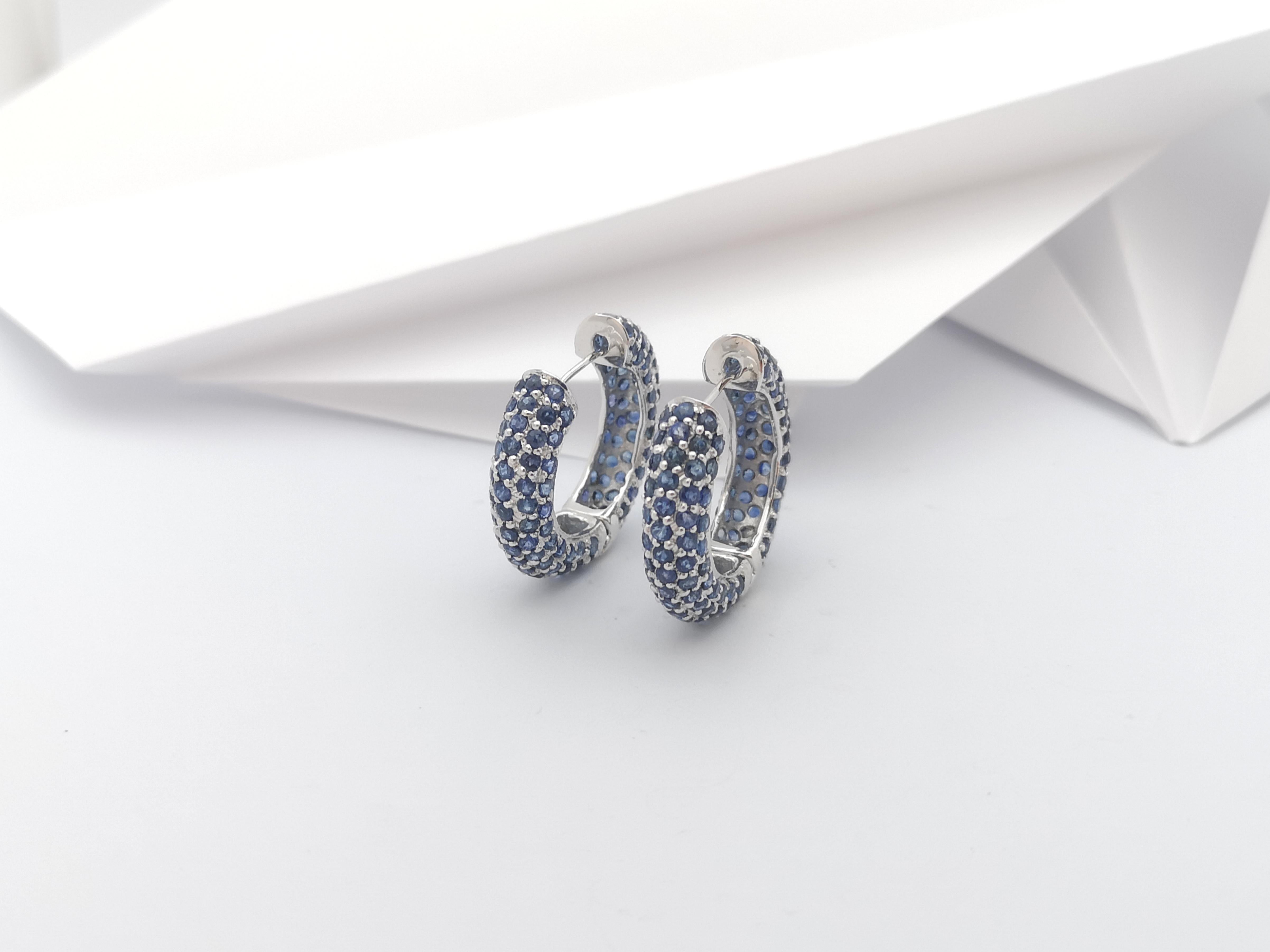 Orecchini con zaffiro blu e montatura in argento in vendita 1