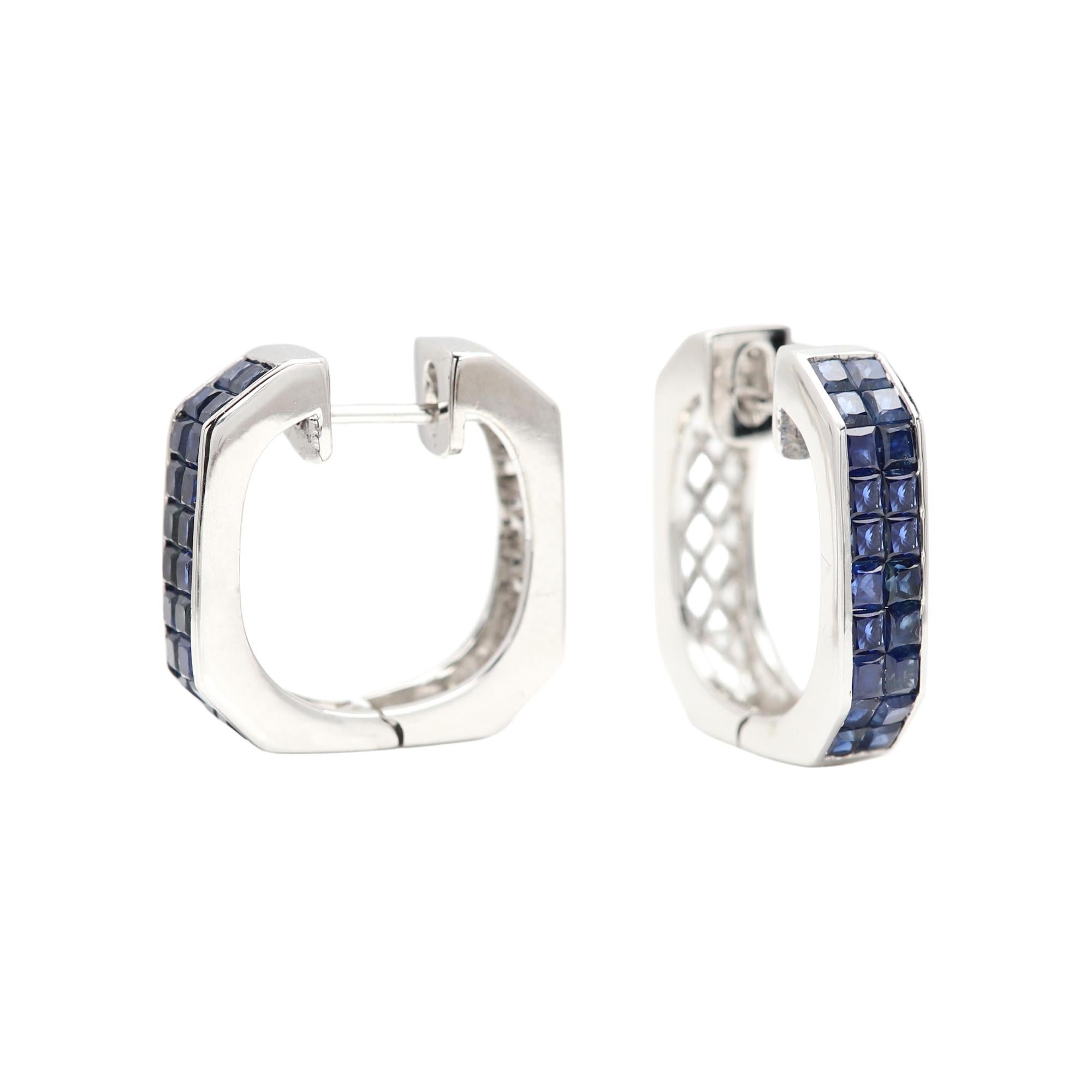 Boucles d'oreilles saphir bleu Forme carrée Or blanc 18 carats Monture invisible en vente 5