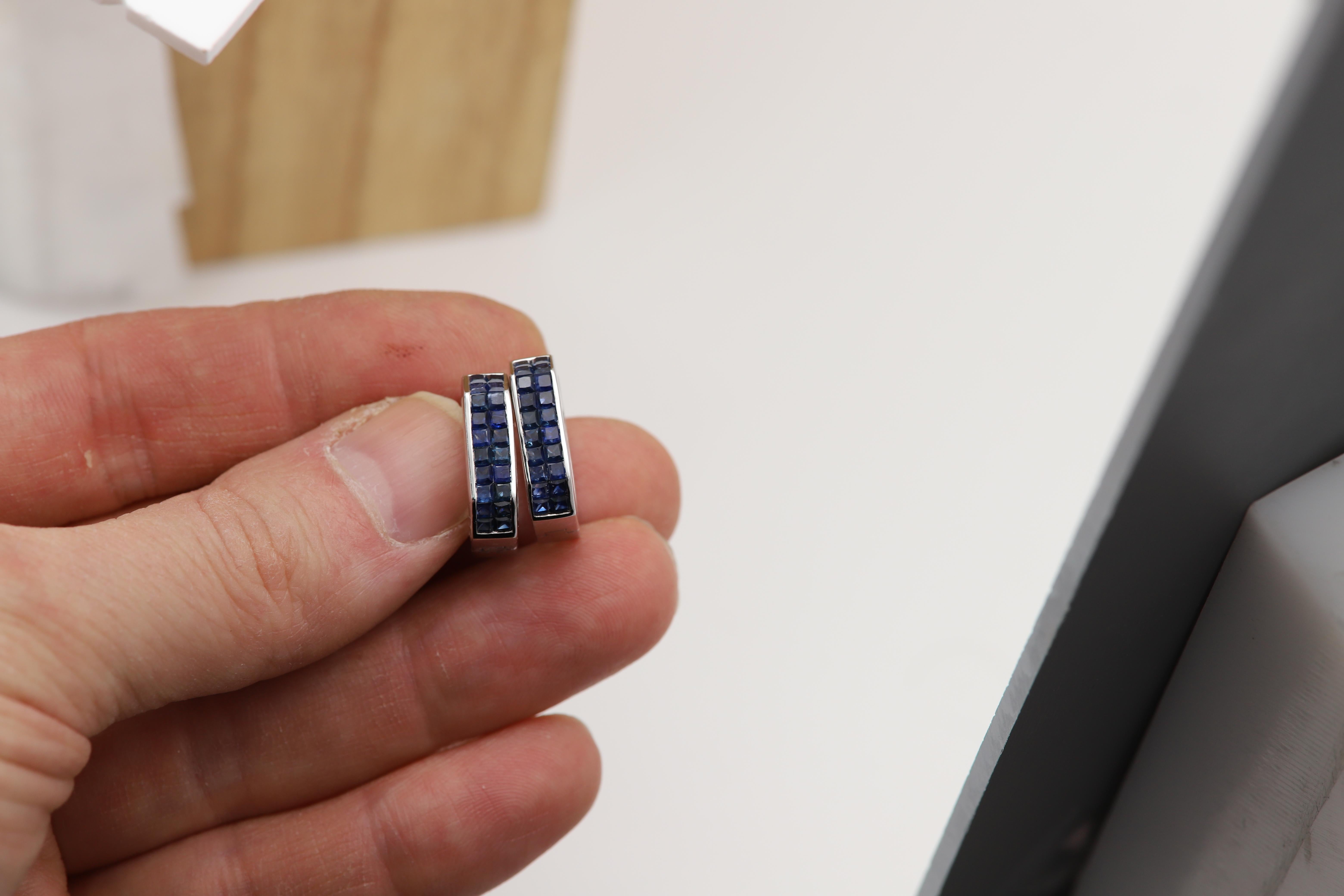 Boucles d'oreilles saphir bleu Forme carrée Or blanc 18 carats Monture invisible en vente 6