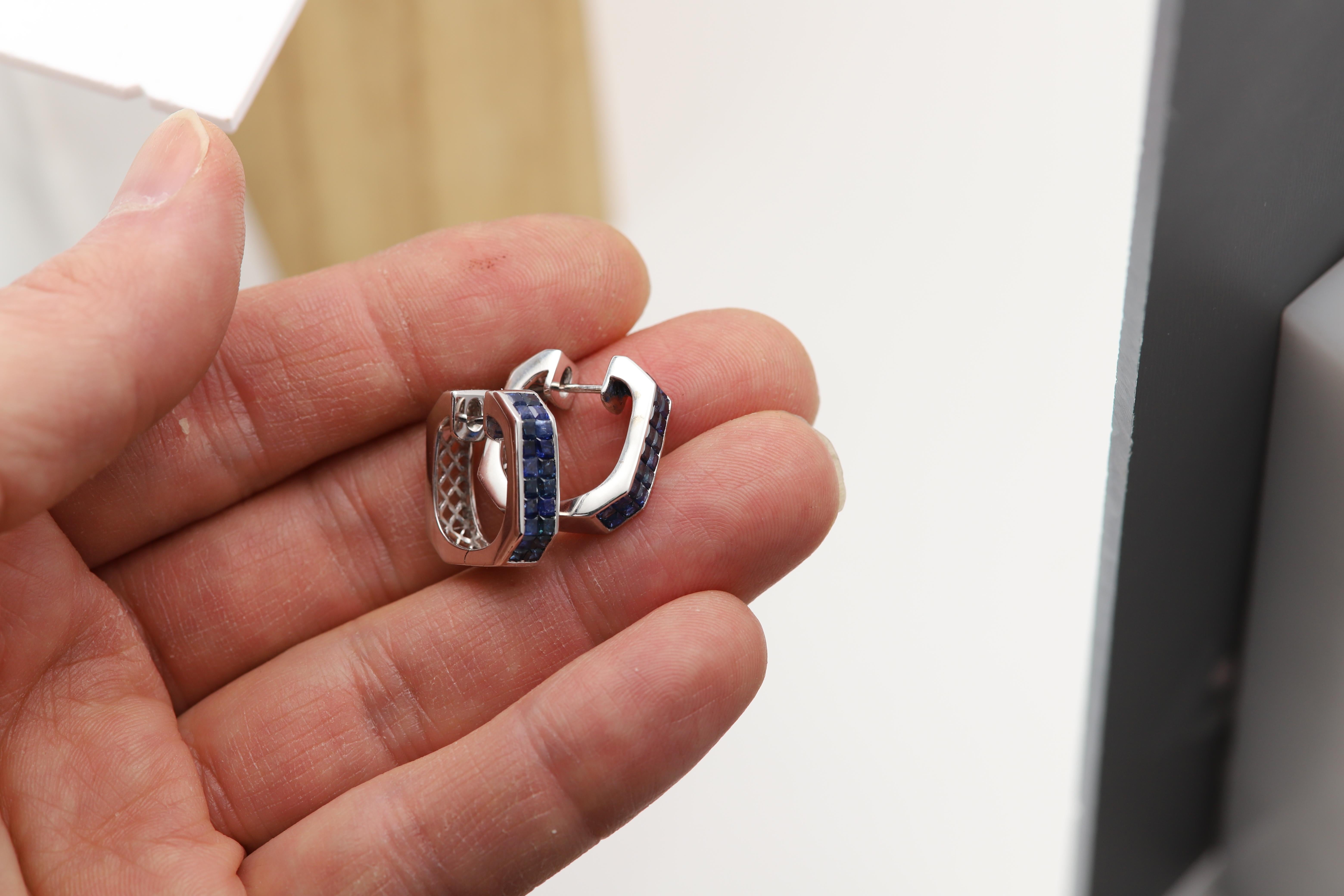 Boucles d'oreilles saphir bleu Forme carrée Or blanc 18 carats Monture invisible Pour femmes en vente