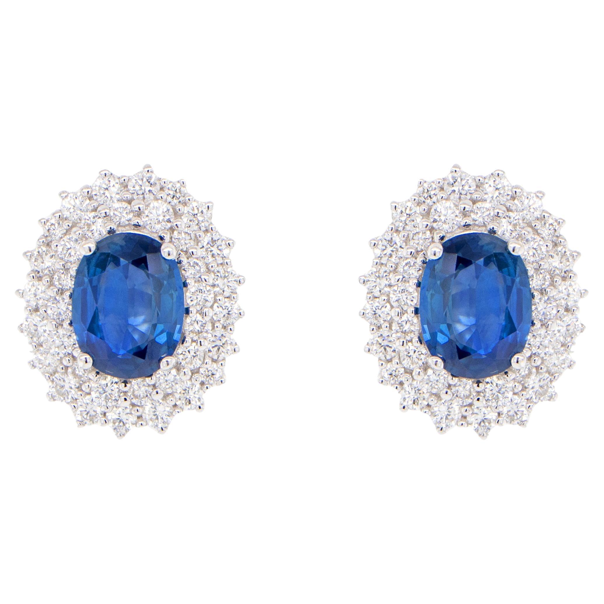 Boucles d'oreilles en or 18 carats avec saphir bleu et diamants de 3,82 carats en vente
