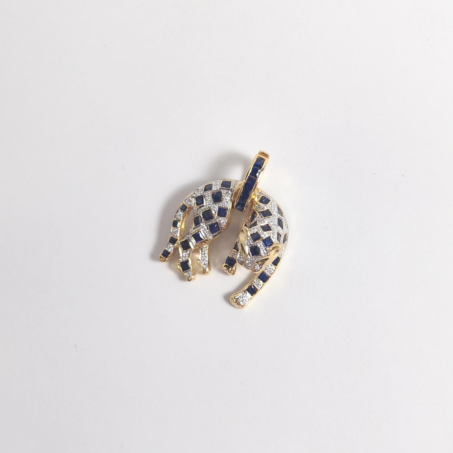 Anhänger mit blauem Saphir, Smaragd und Diamant in 18 Karat Goldfassungen gefasst (Gemischter Schliff) im Angebot