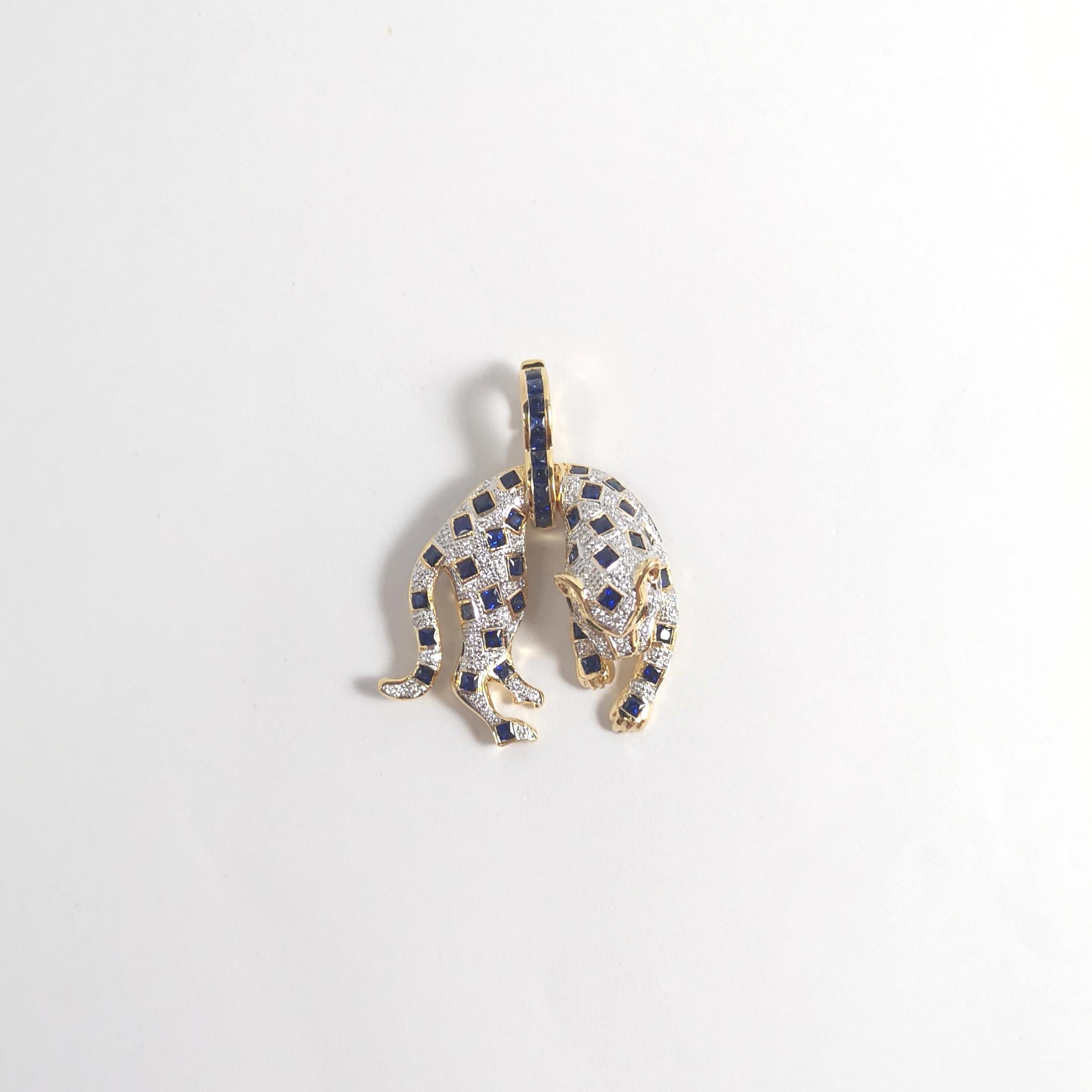 Anhänger mit blauem Saphir, Smaragd und Diamant in 18 Karat Goldfassungen gefasst (Gemischter Schliff) im Angebot