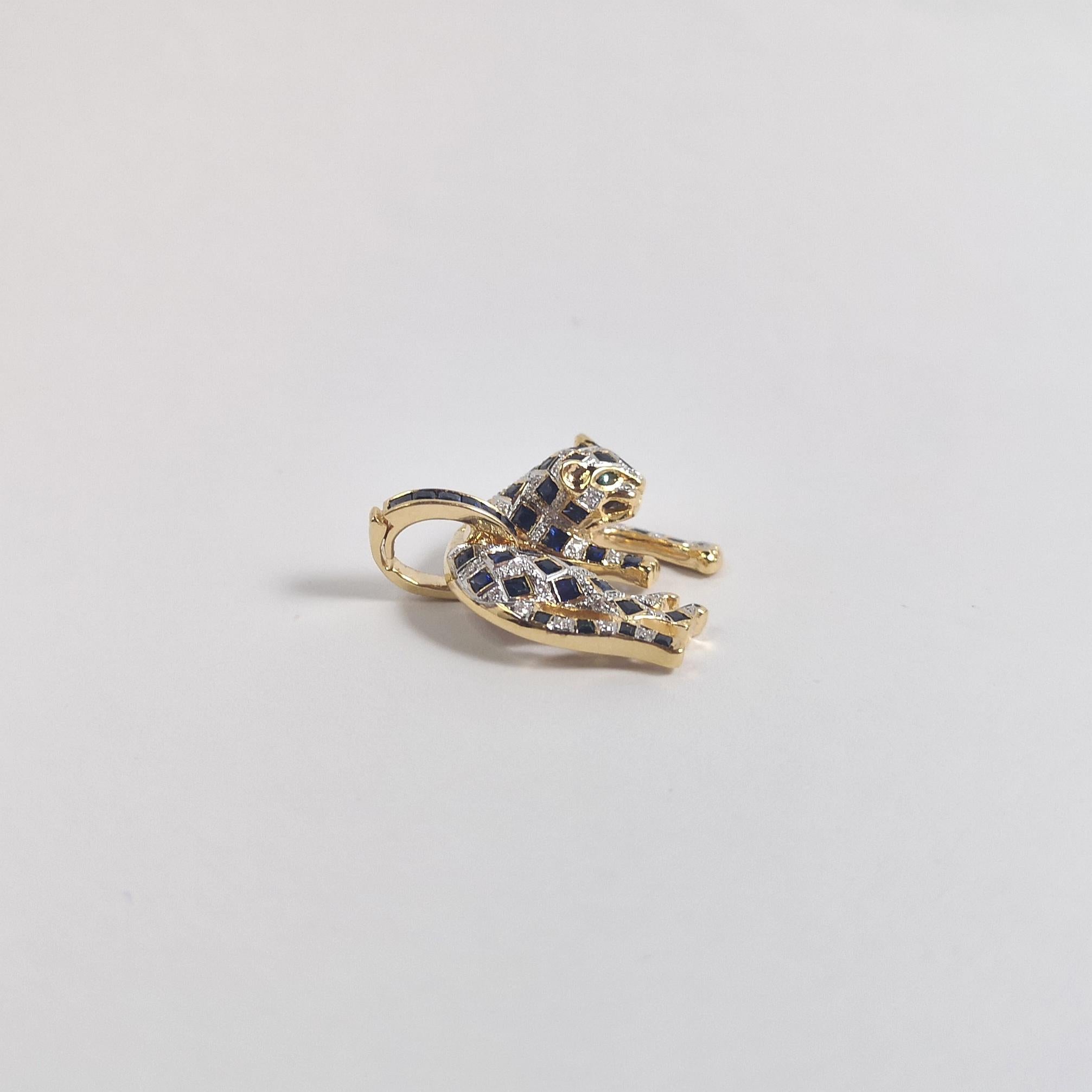 Anhänger mit blauem Saphir, Smaragd und Diamant in 18 Karat Goldfassungen gefasst im Angebot 1