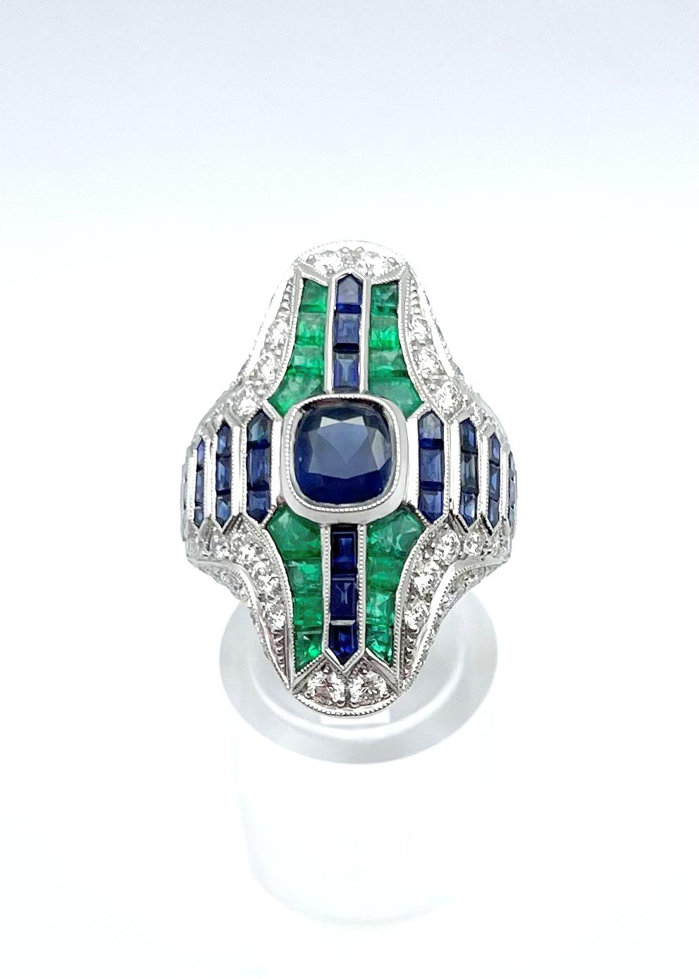 Ring mit blauem Saphir, Smaragd und Diamant in 18 Karat Weißgold Fassungen im Angebot 5