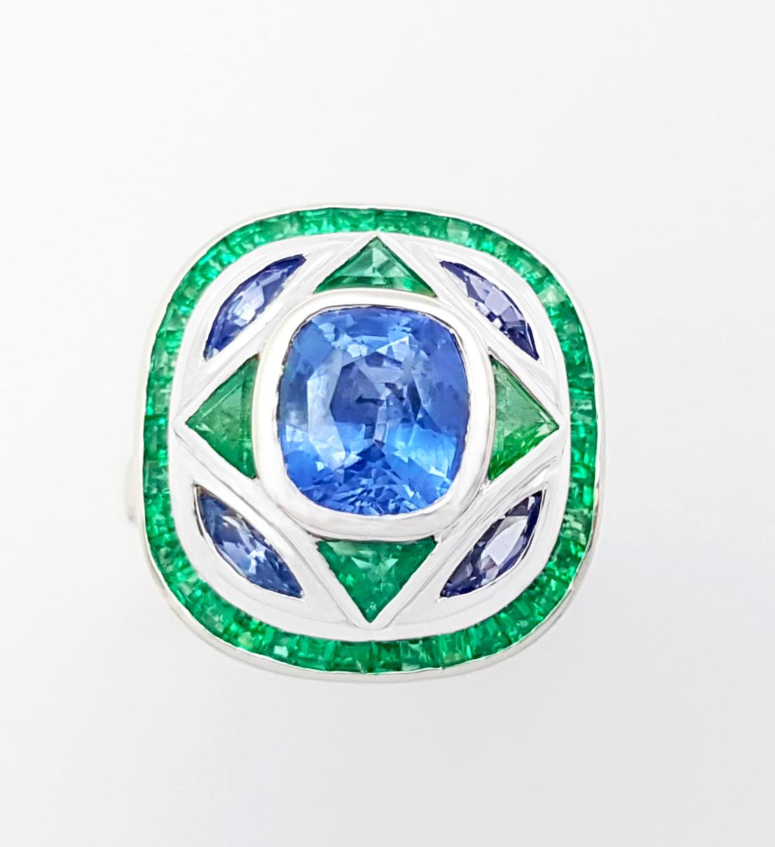Ring mit blauem Saphir, Smaragd und Diamant in 18 Karat Weißgold Fassungen im Angebot 8
