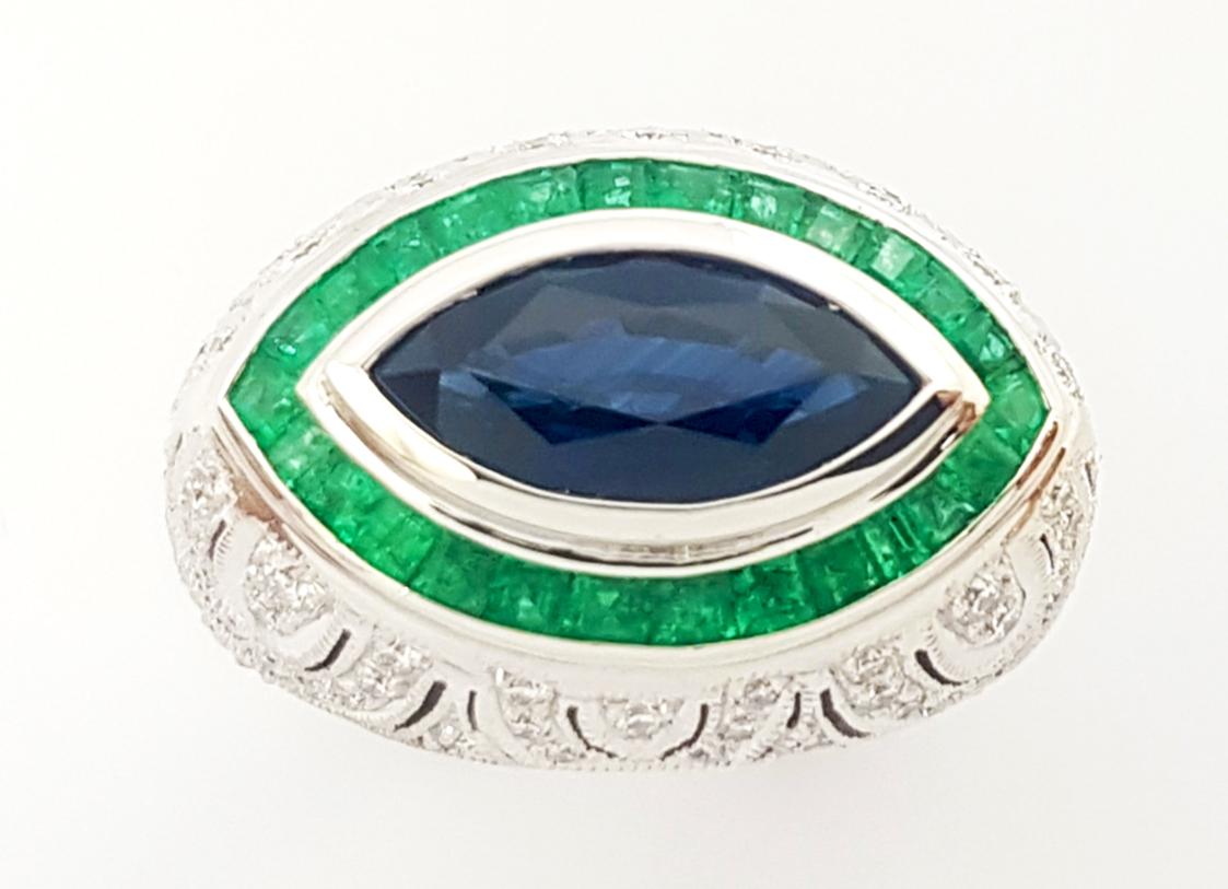 Blue Sapphire, Emerald and Diamond Ring set in 18K White Gold Settings For Sale 1