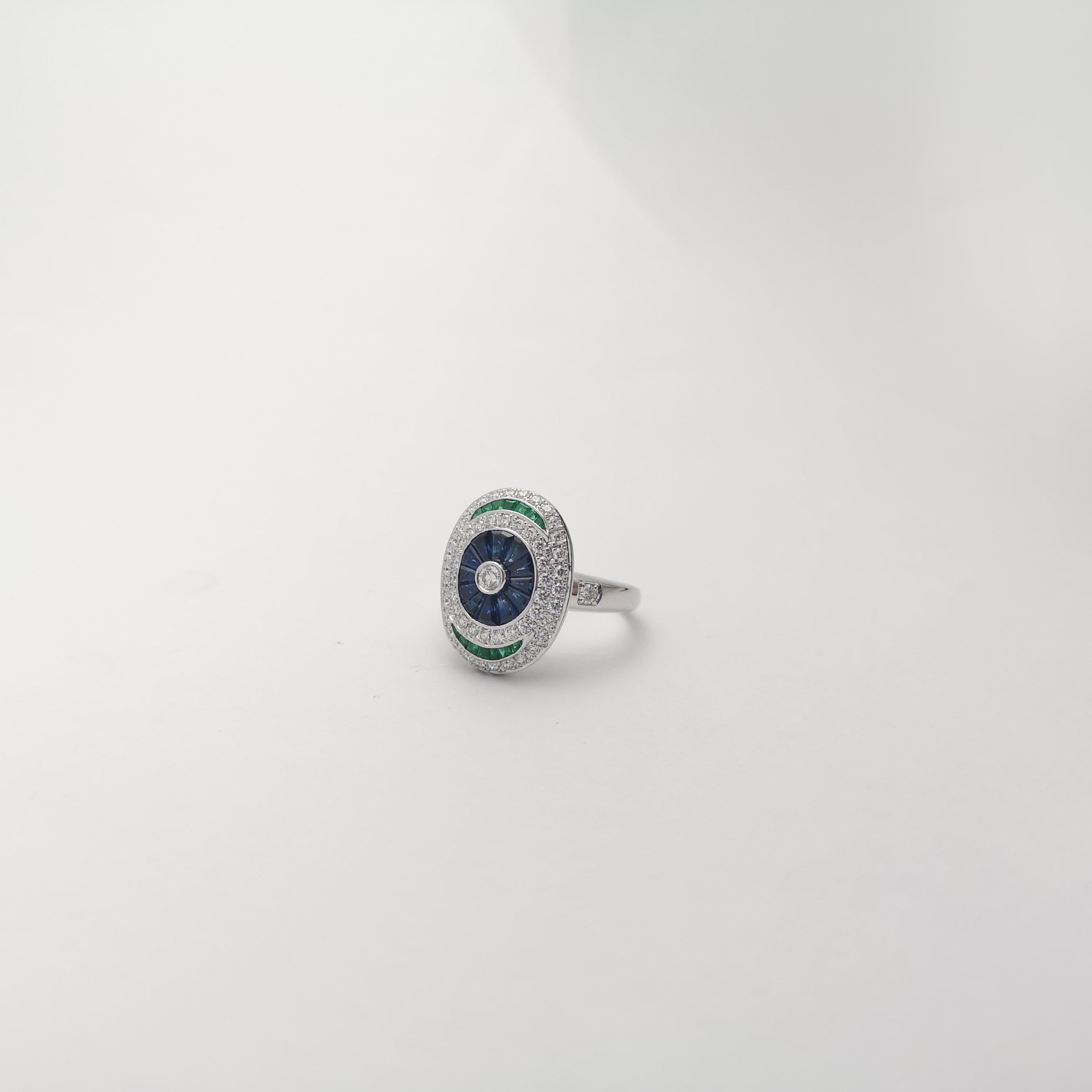 Ring mit blauem Saphir, Smaragd und Diamant in 18 Karat Weißgold Fassungen im Angebot 1