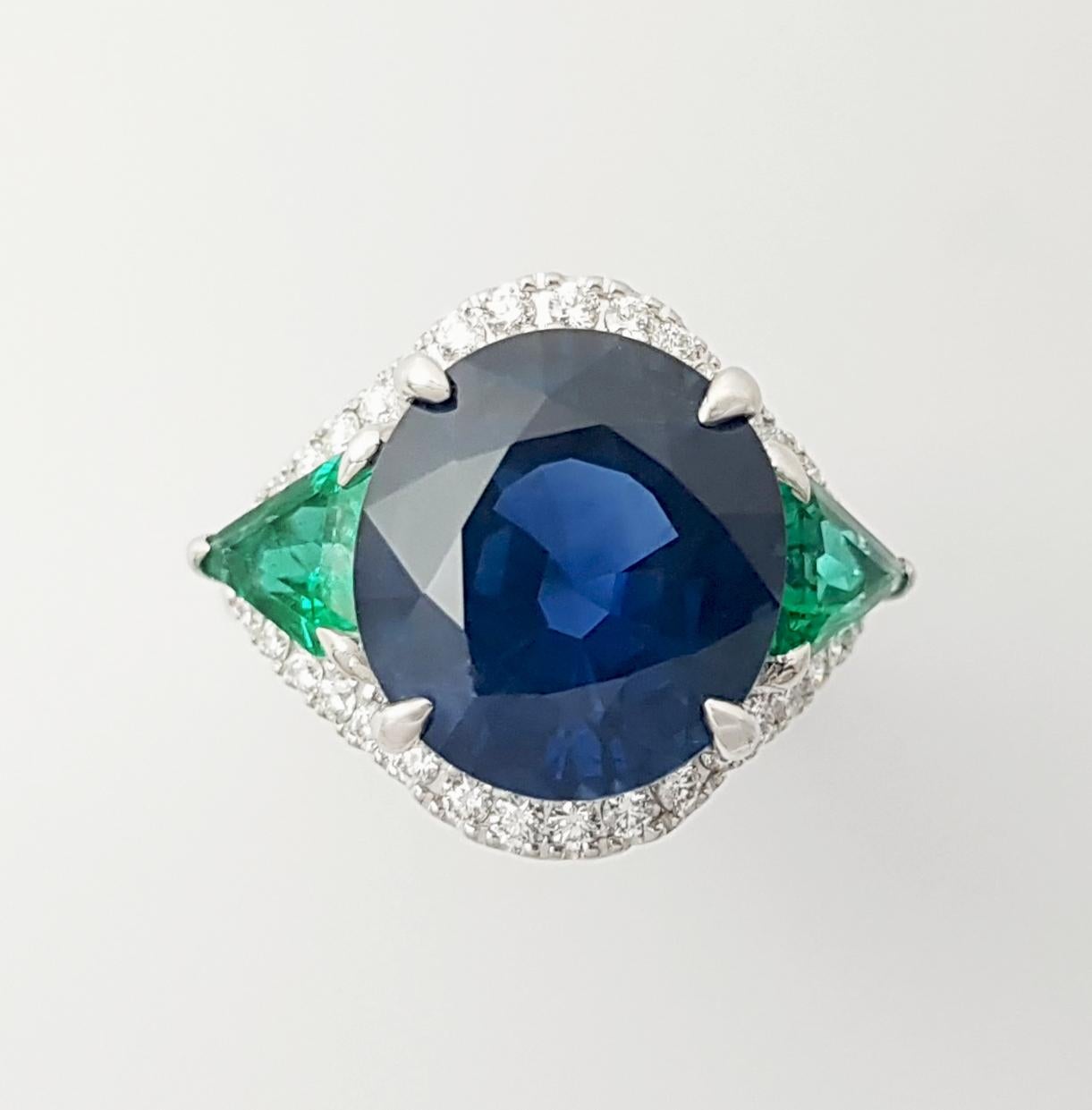 Bague en saphir bleu, émeraude et diamant sertie en platine 950 en vente 9