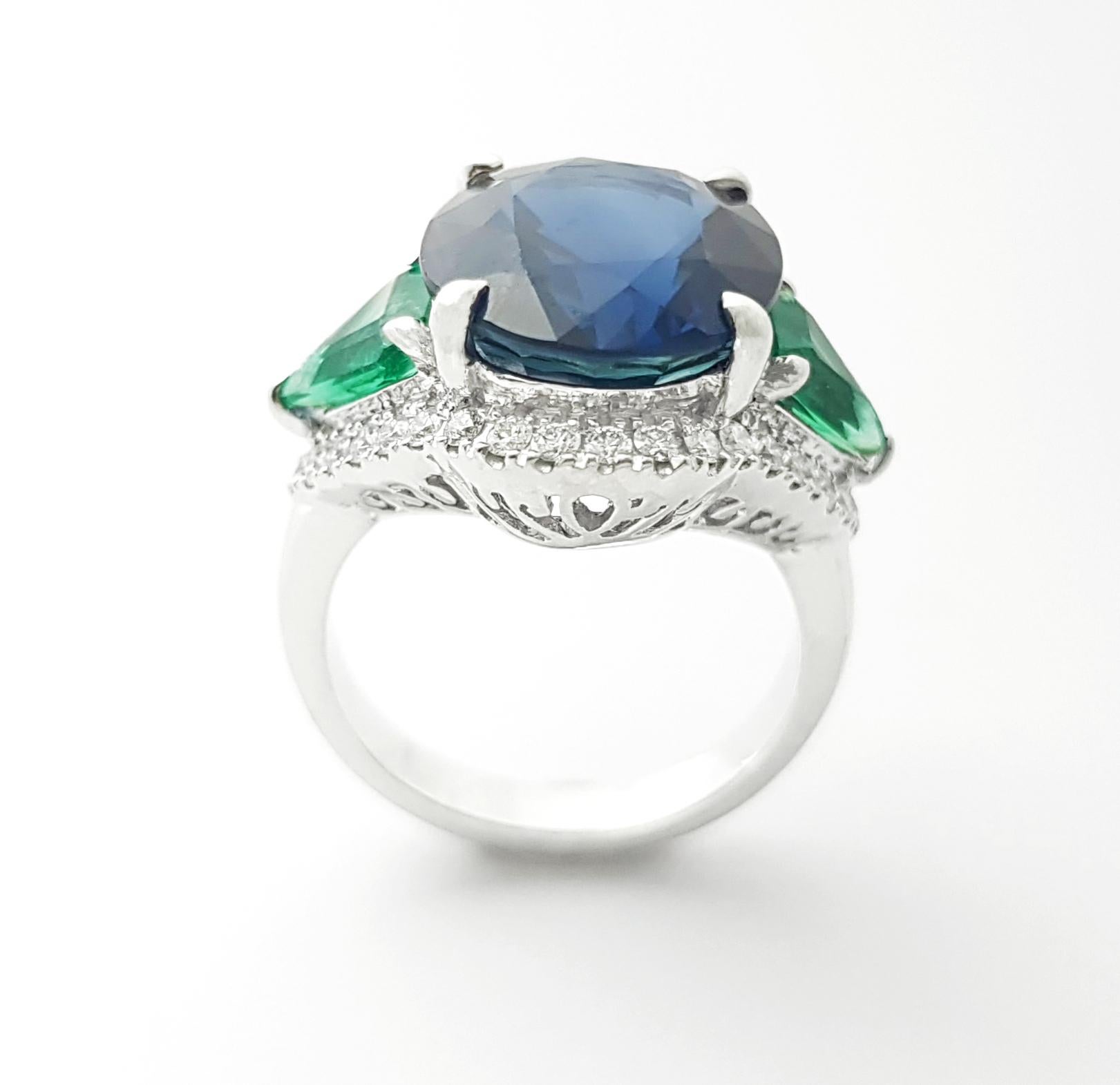 Bague en saphir bleu, émeraude et diamant sertie en platine 950 en vente 10