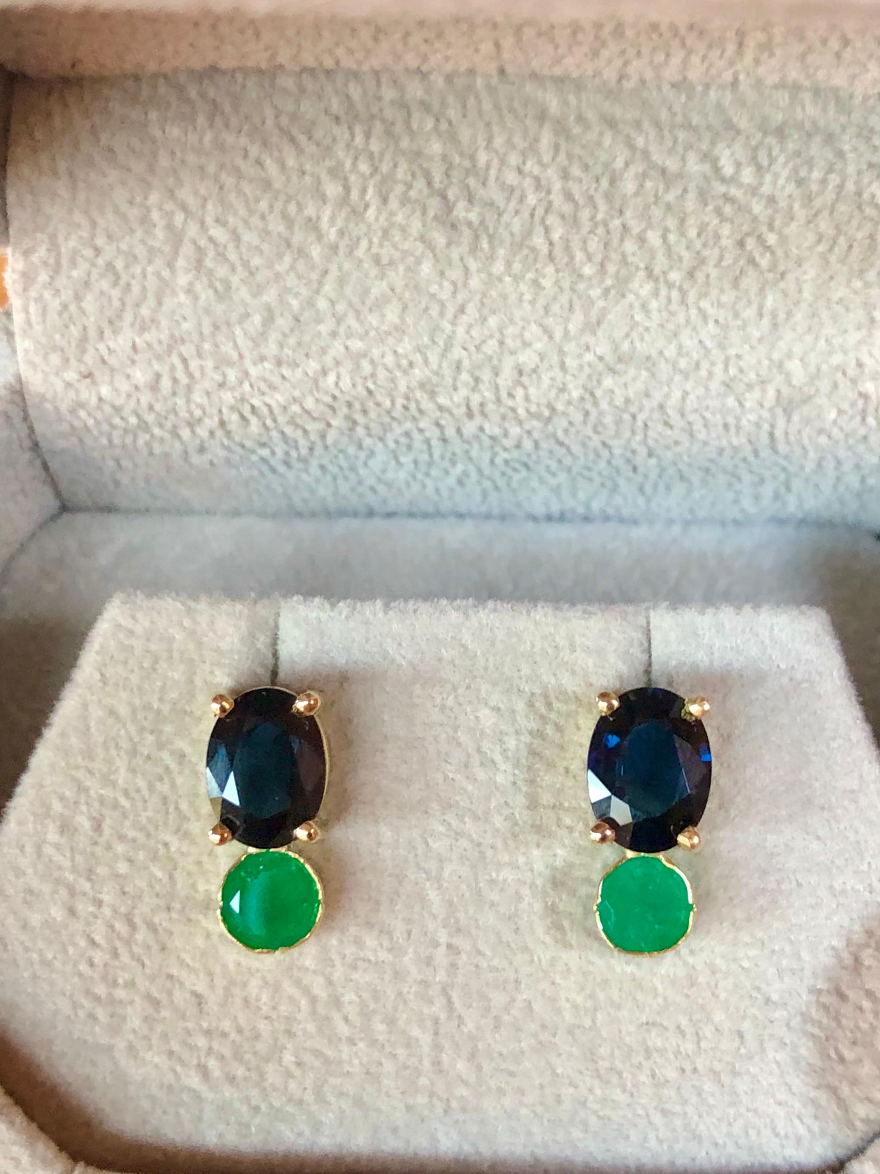 Blue Sapphire, and Colombian Emerald Stud Earrings 18K Yellow Gold For Sale 2