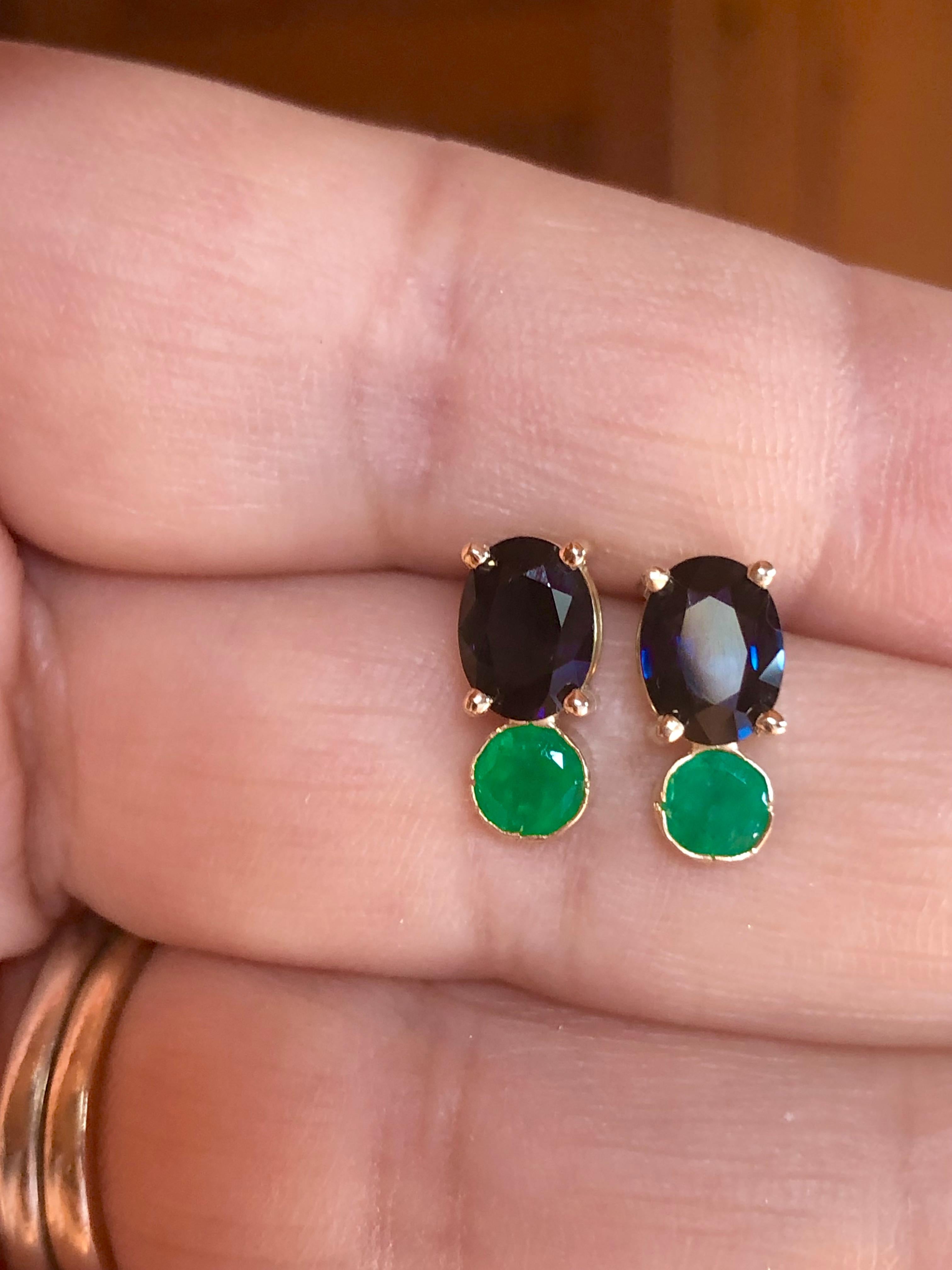 Blue Sapphire, and Colombian Emerald Stud Earrings 18K Yellow Gold For Sale 1