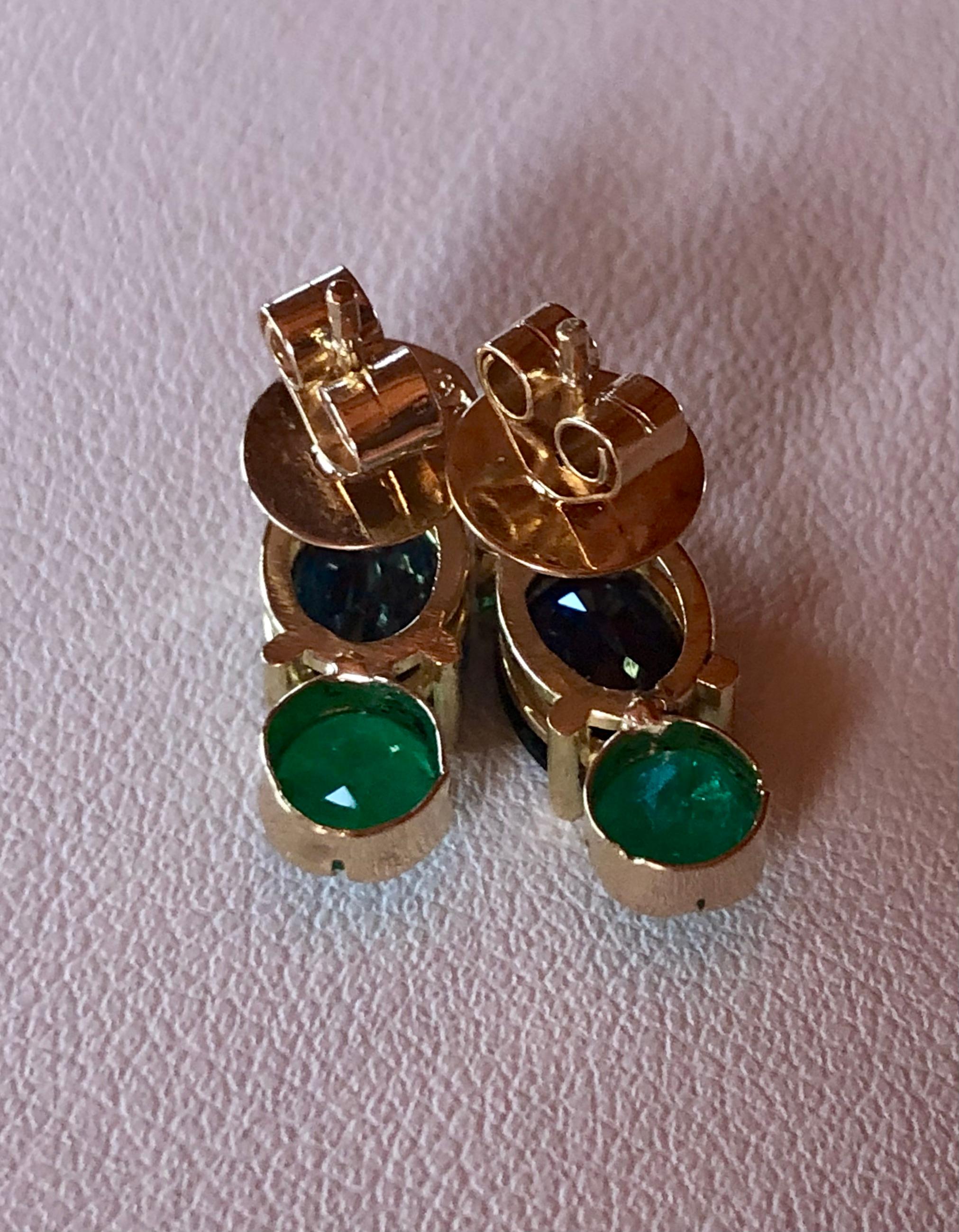 Blue Sapphire, and Colombian Emerald Stud Earrings 18K Yellow Gold For Sale 5