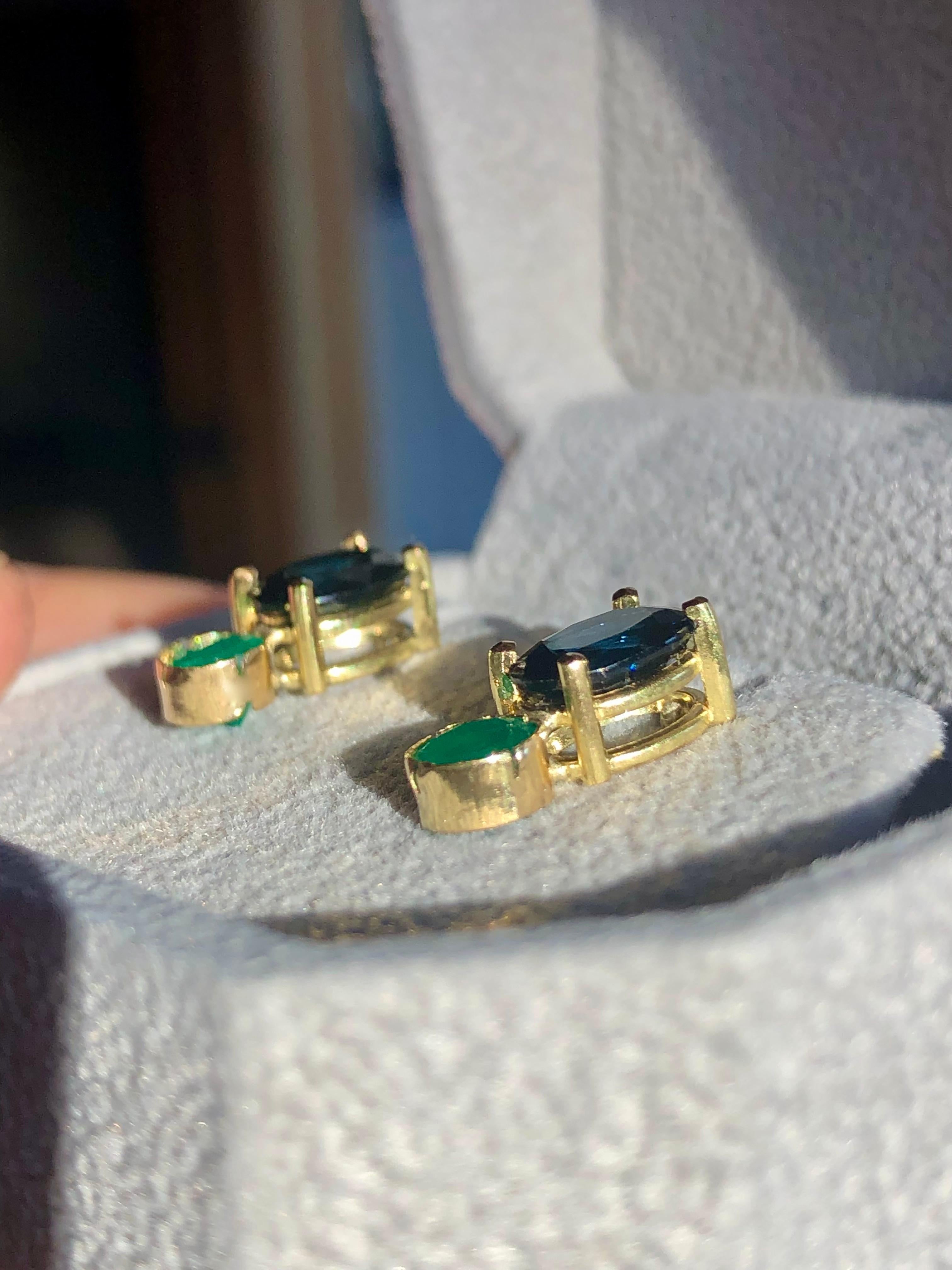 Blue Sapphire, and Colombian Emerald Stud Earrings 18K Yellow Gold For Sale 4