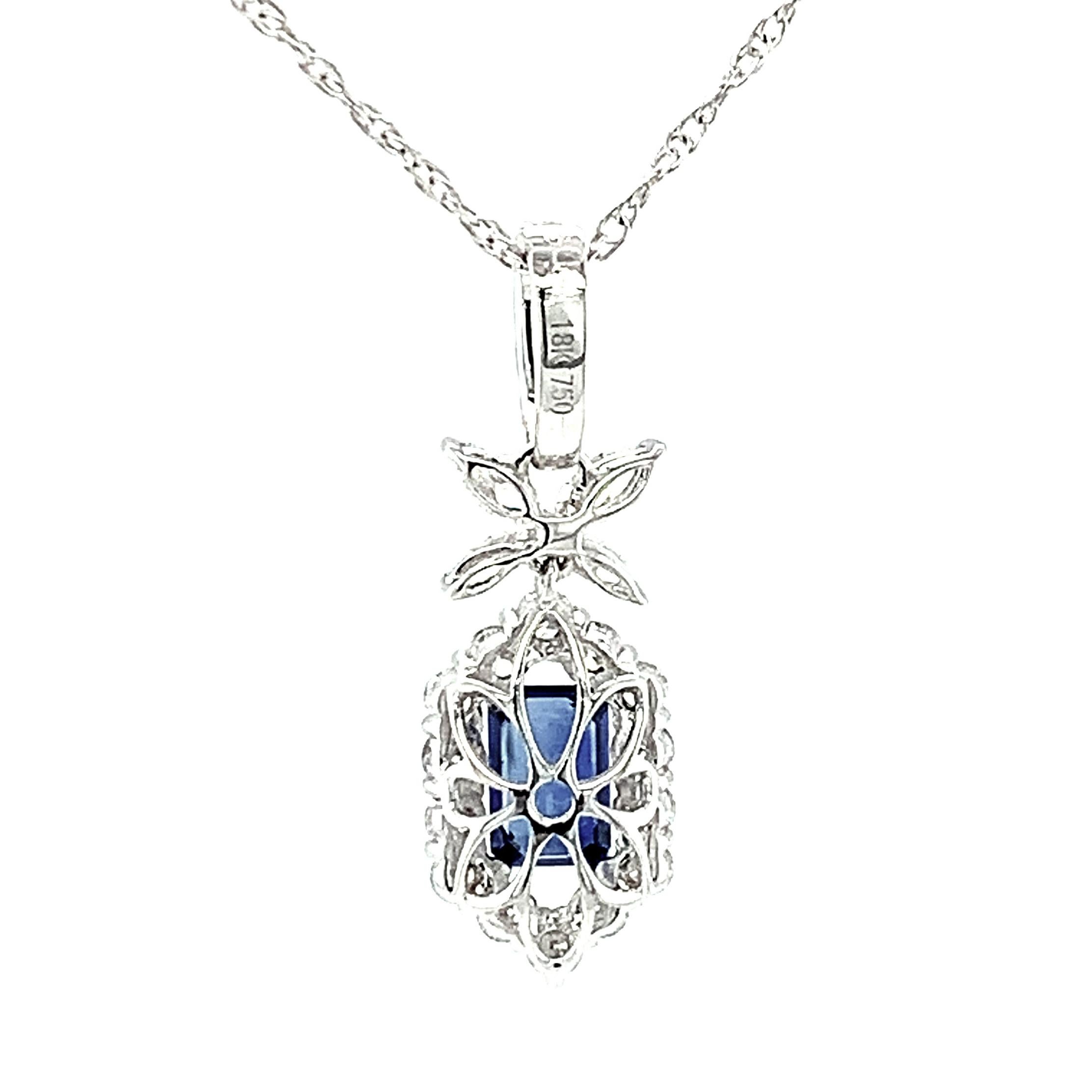 Blue Sapphire and Diamond Halo Pendant in White Gold with White Gold Chain In New Condition For Sale In Los Angeles, CA