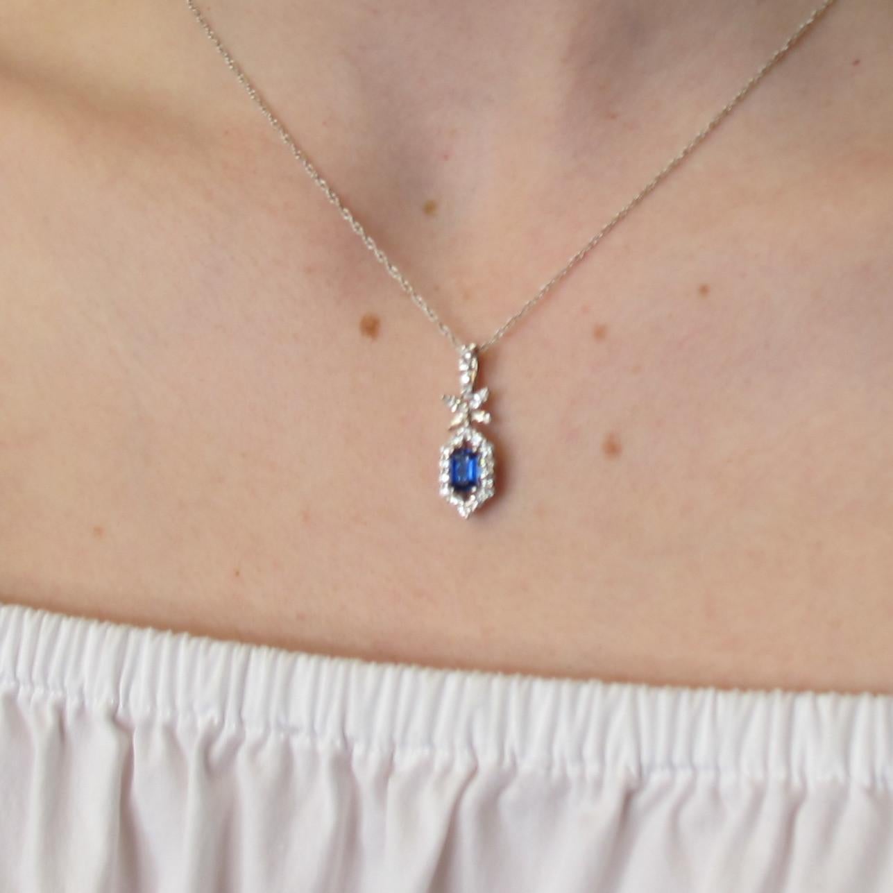 Blue Sapphire and Diamond Halo Pendant in White Gold with White Gold Chain For Sale 1