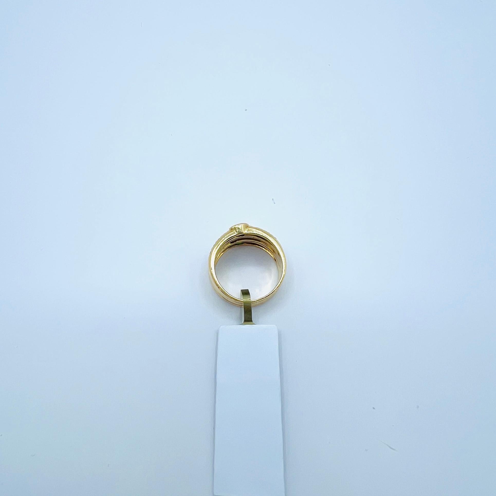Dreifach-Ring mit blauem Saphir, Smaragd, Rubin und weißem Diamant aus 18 Karat Gold für Damen oder Herren im Angebot