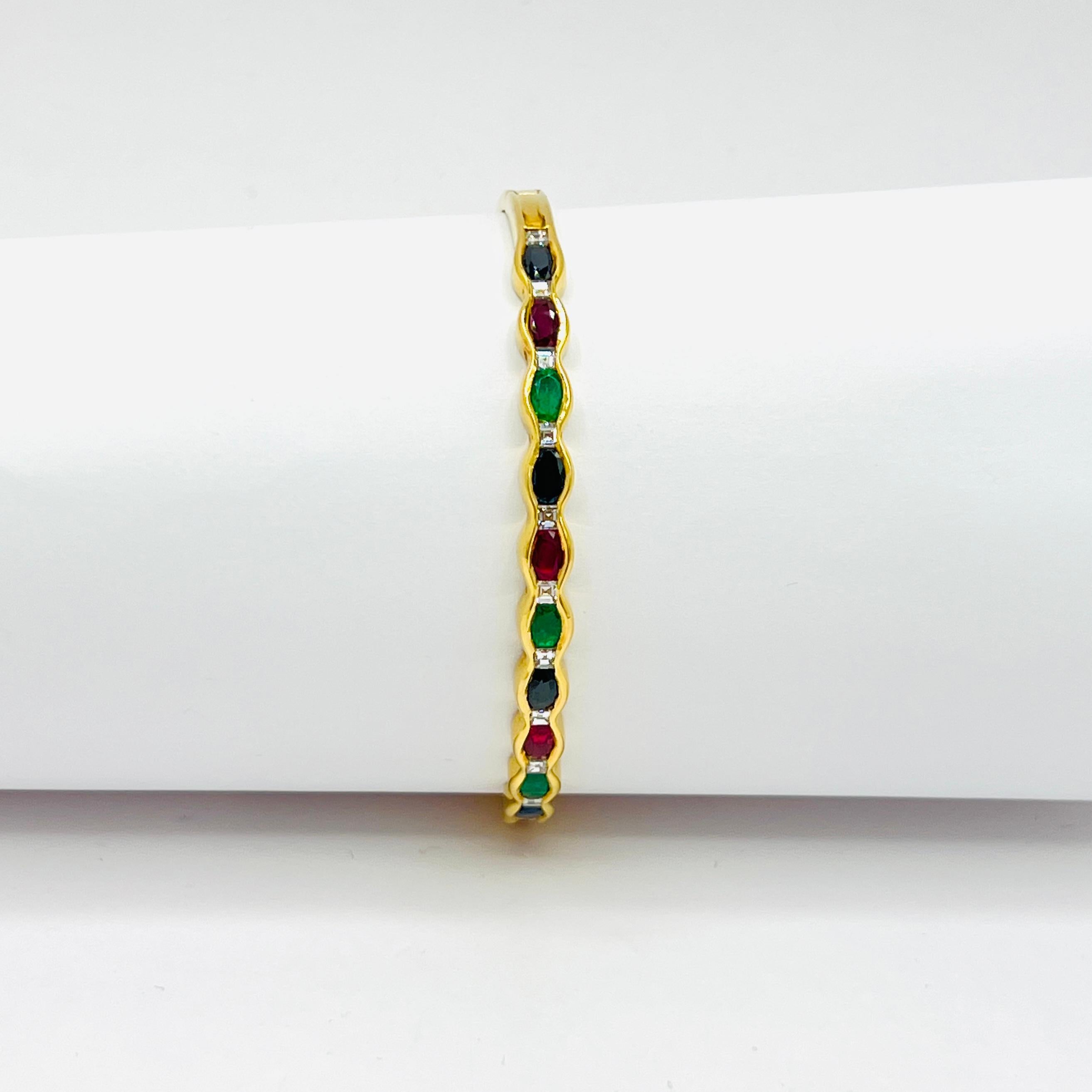 Bracelet en saphir bleu, émeraude, ovales de rubis et diamant blanc taille Asscher en 18K en vente 2