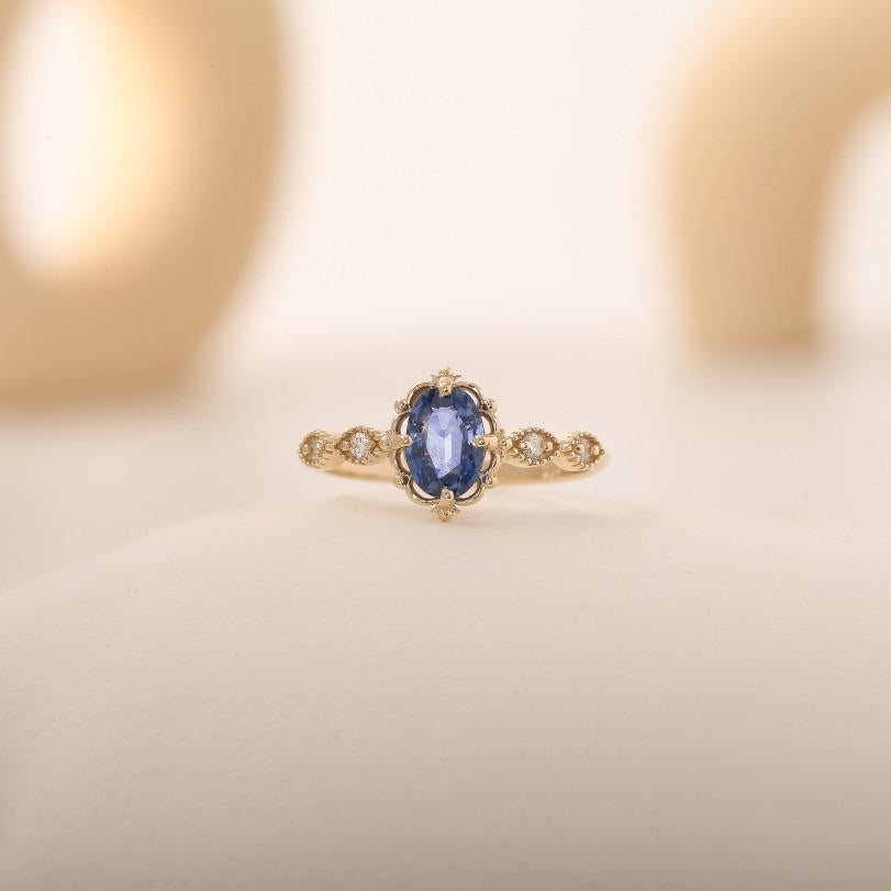 Round Cut Blue Sapphire Engagement Diamond 0.94ct Ring For Sale
