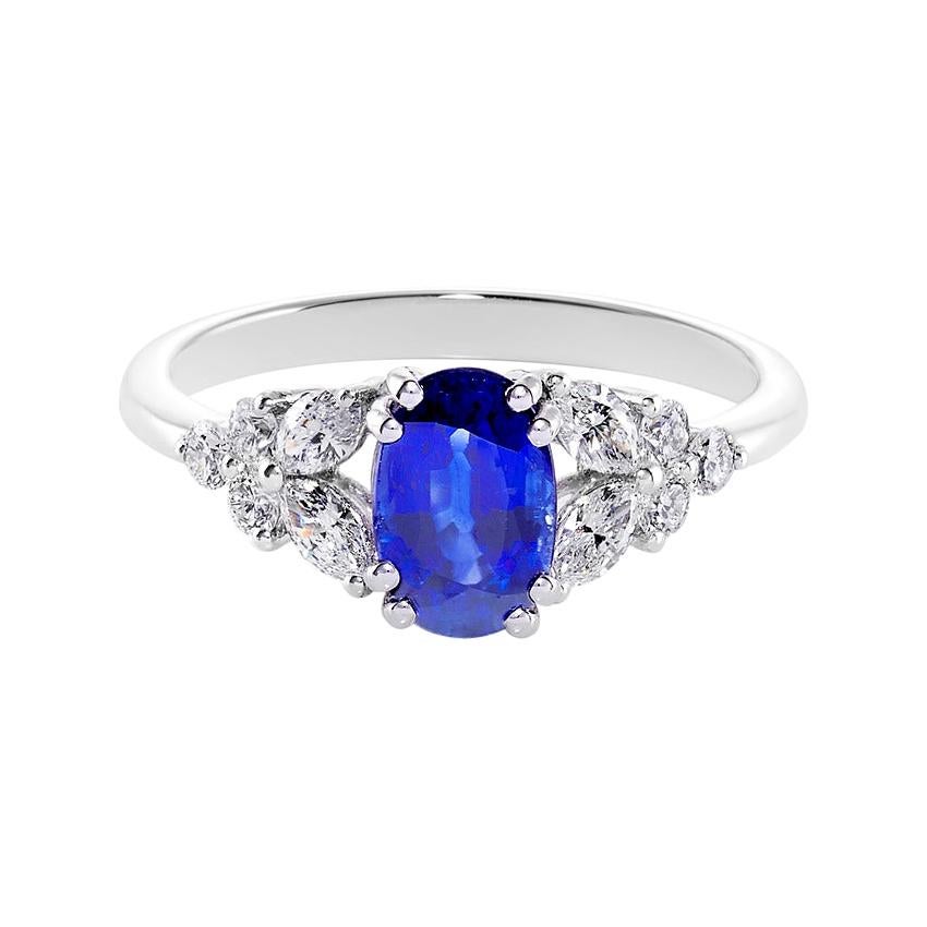 Bague de fiançailles en or blanc 18 carats avec saphir bleu et diamant taille marquise