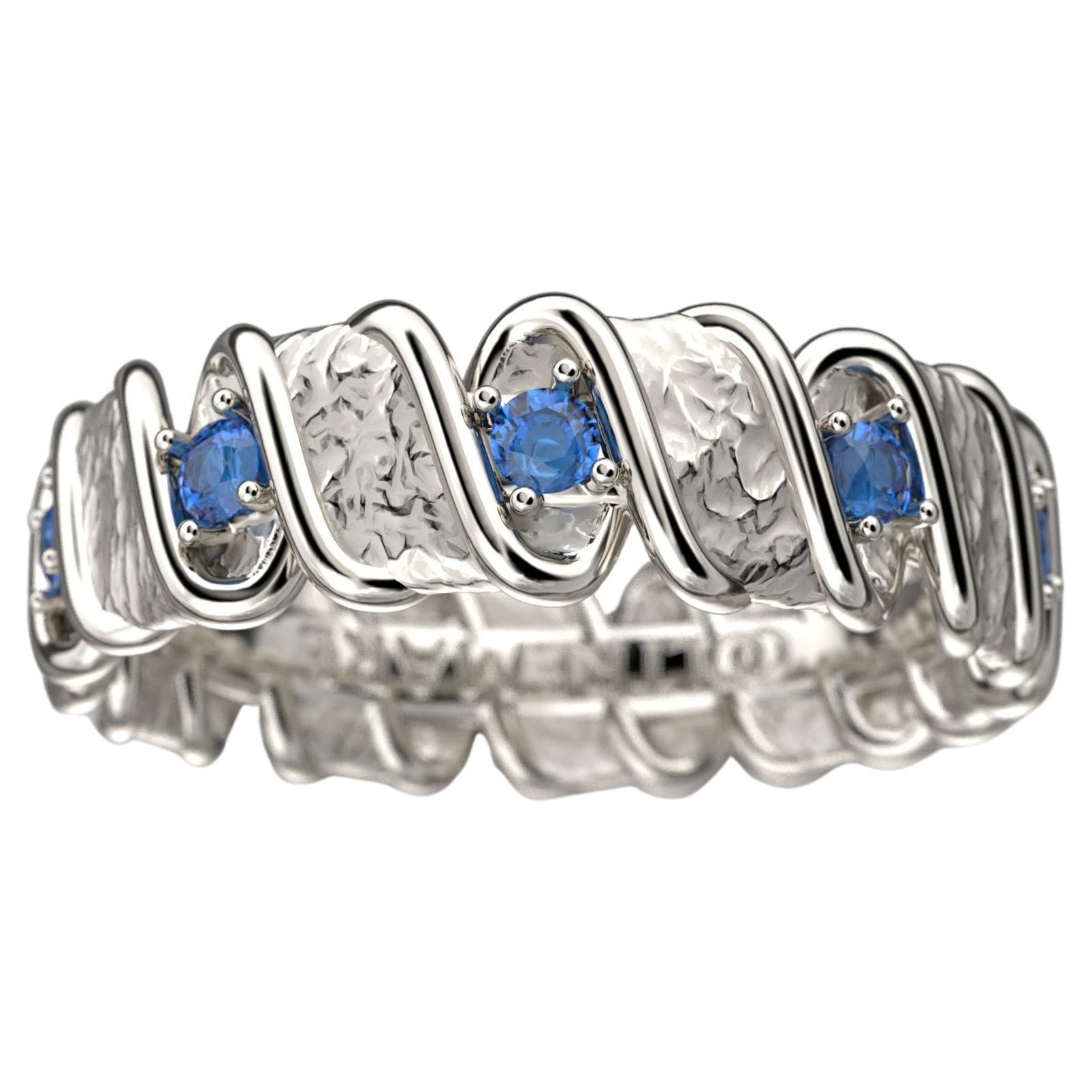 Im Angebot: Eternity-Ring aus 18 Karat Gold mit blauem Saphir, hergestellt in Italien von Oltremare Gioielli ()