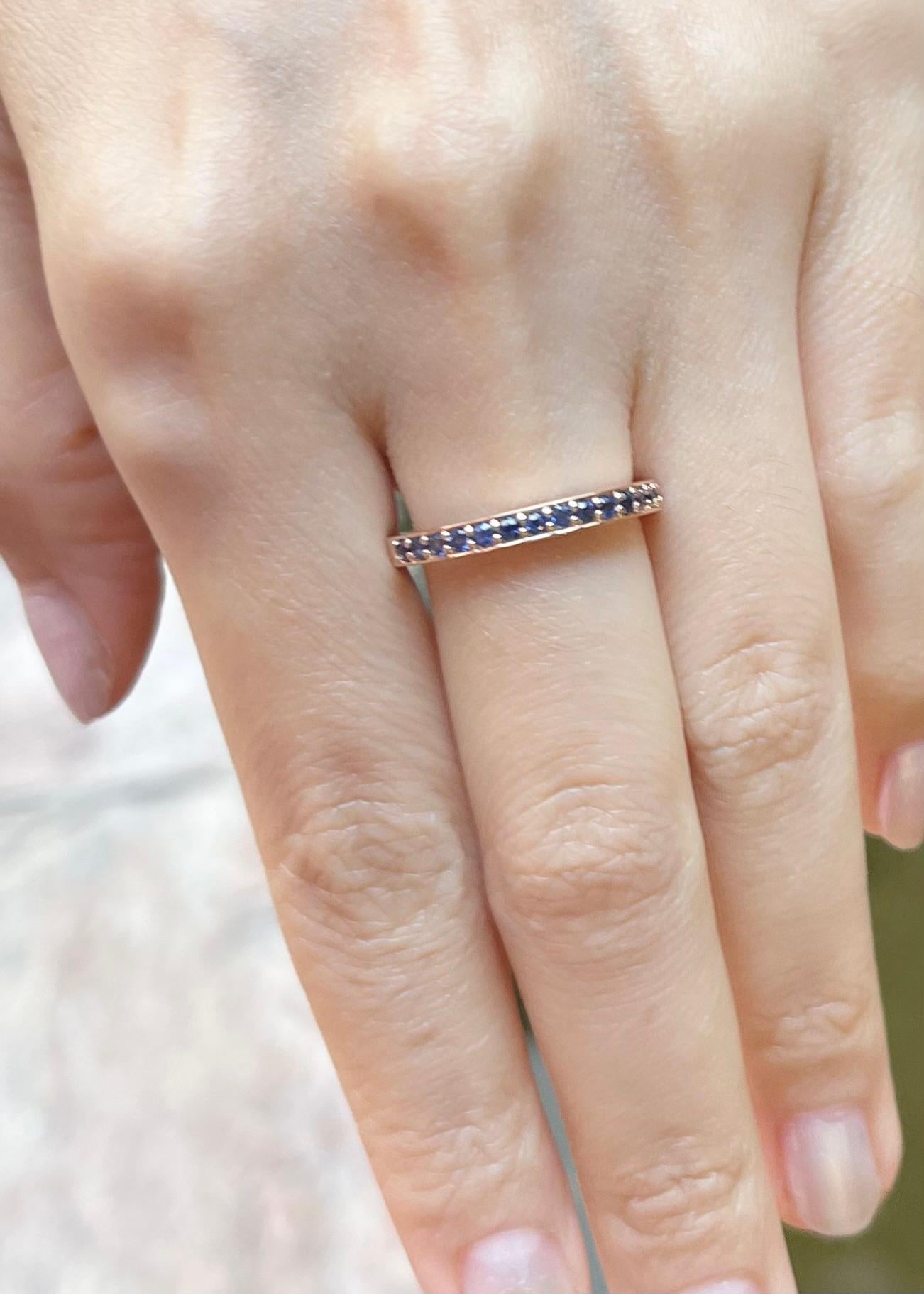 Round Cut Blue Sapphire Eternity Band Ring set in 18K Rose Gold Settings For Sale