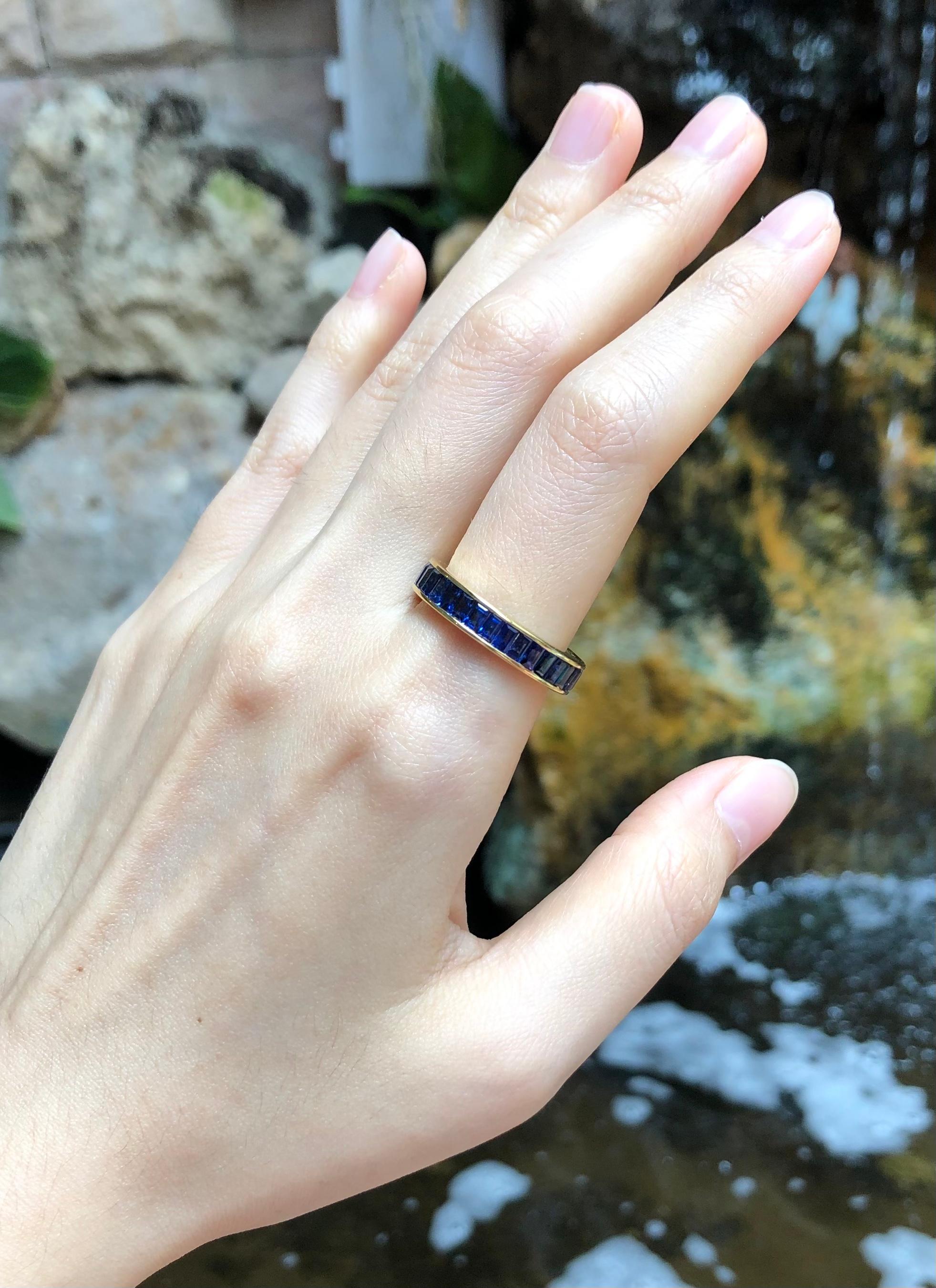Blue Sapphire 4.52 carats Ring set in 18 Karat Gold Settings

Diameter:  2.3 cm 
Length: 0.4 cm
Ring Size: 58
Total Weight: 6.27grams

