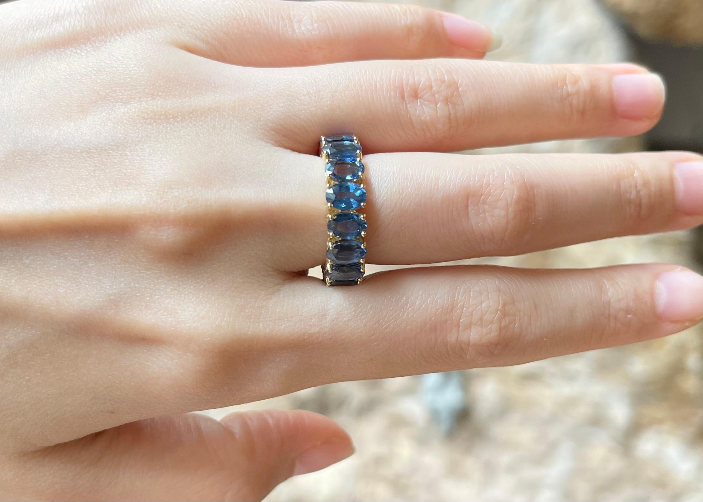 Contemporain Bague d'éternité en or 18 carats sertie de saphirs bleus en vente