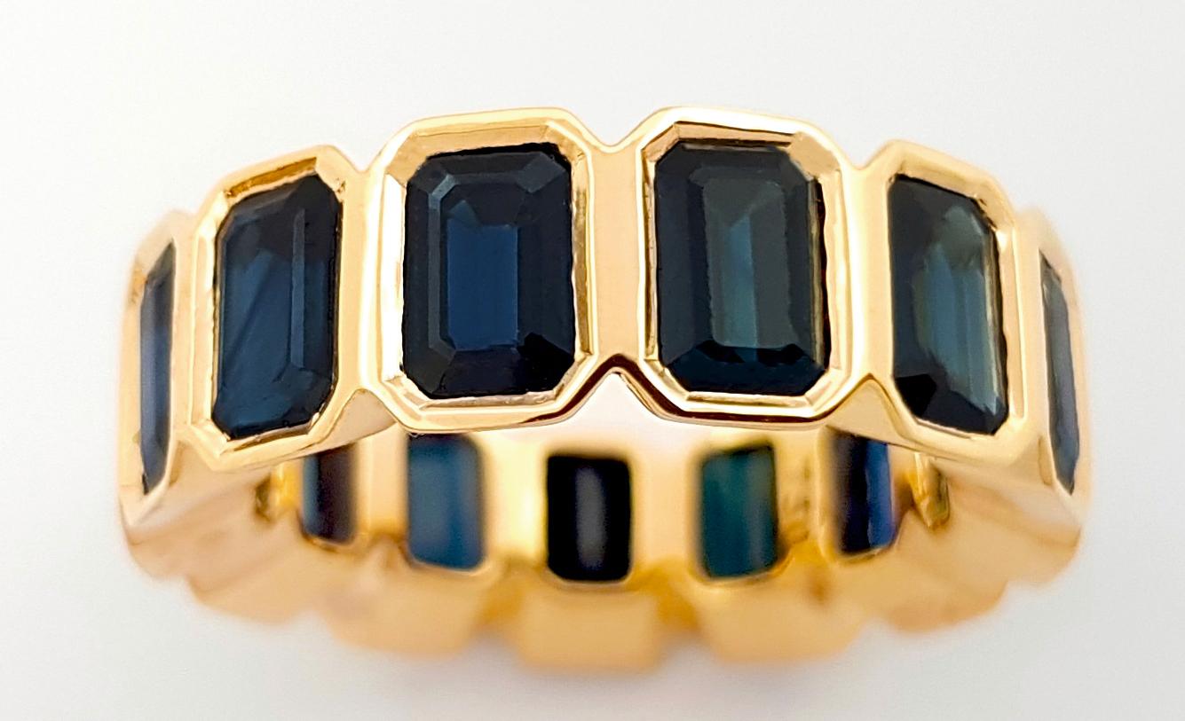Eternity-Ring mit blauem Saphir in 18 Karat Goldfassungen im Angebot 1