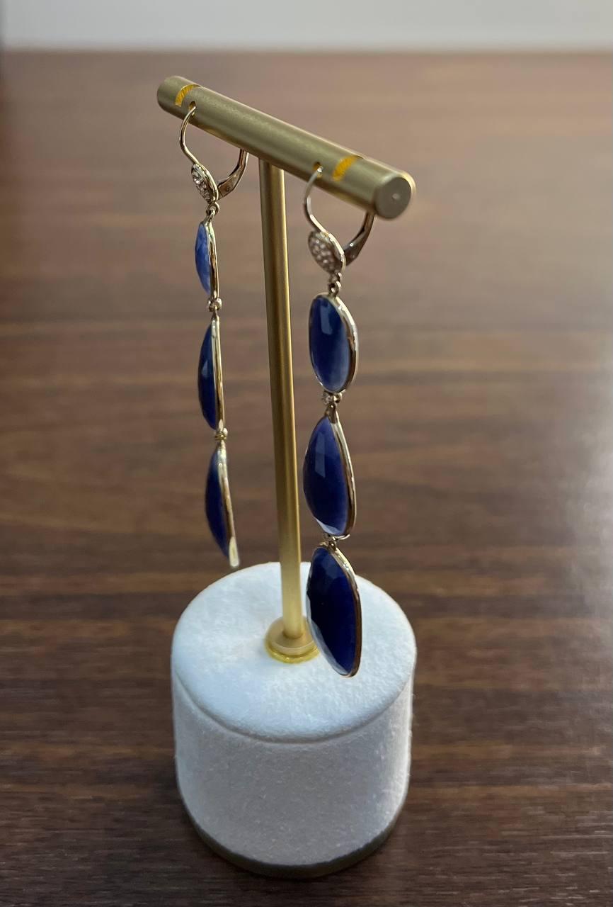 Cabochon Orecchini a goccia in oro 14K con zaffiro blu sfaccettato e diamanti a fette in vendita