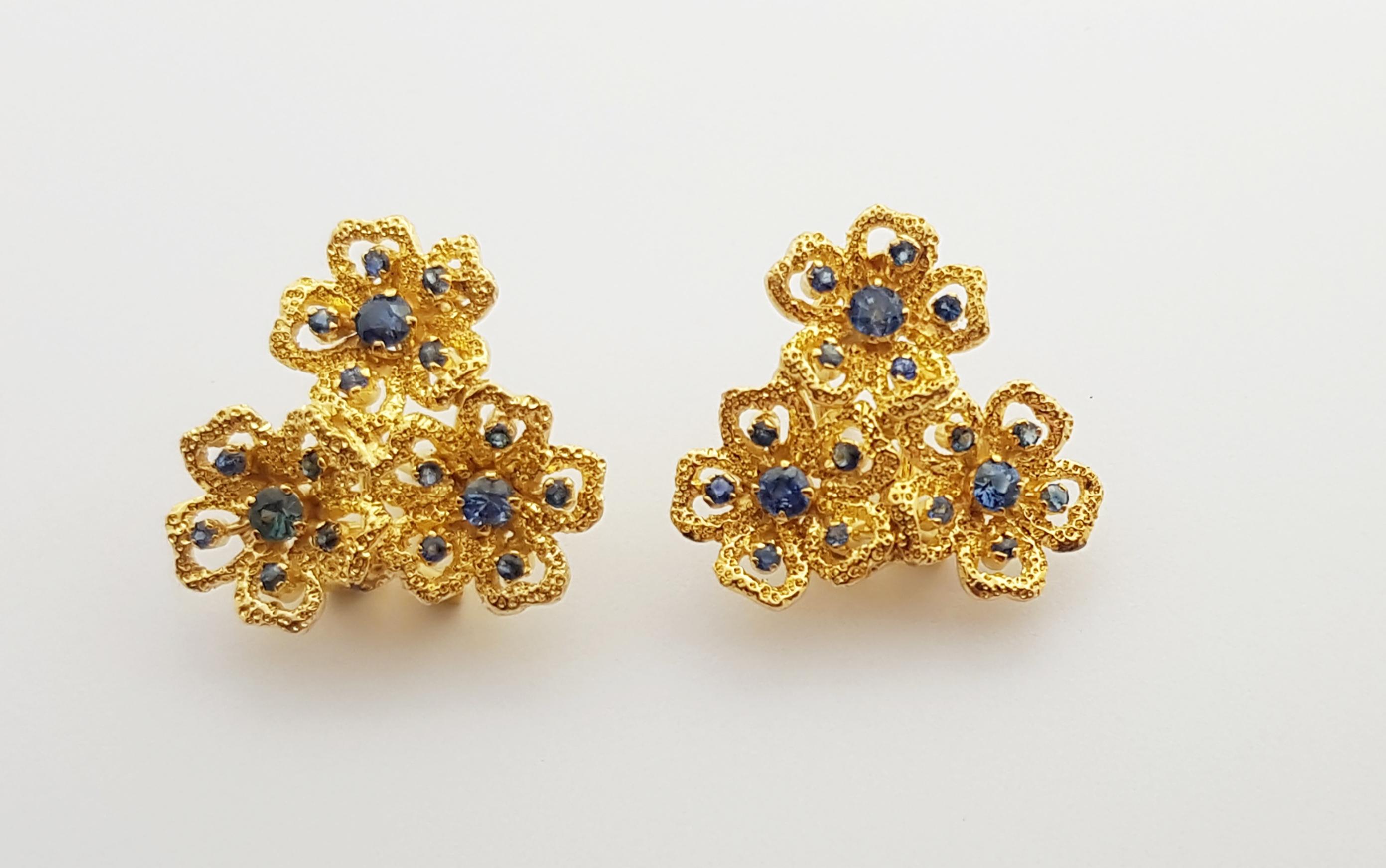Contemporary Blue Sapphire Flower Earrings set in 14 Karat Gold Settings For Sale