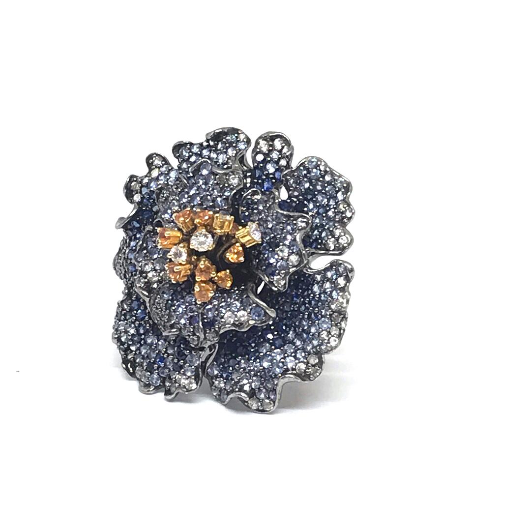 Blue Sapphire Flower Ring Andreoli

This Andreoli Blue sapphire ring features numerous blue sapphire, yellow sapphires and diamonds

Specifications:

- 0.25 carat Diamond
- 12.00 carat Mixed Sapphire
- 15.11 grams Silver
- 3.00 grams 14k Gold