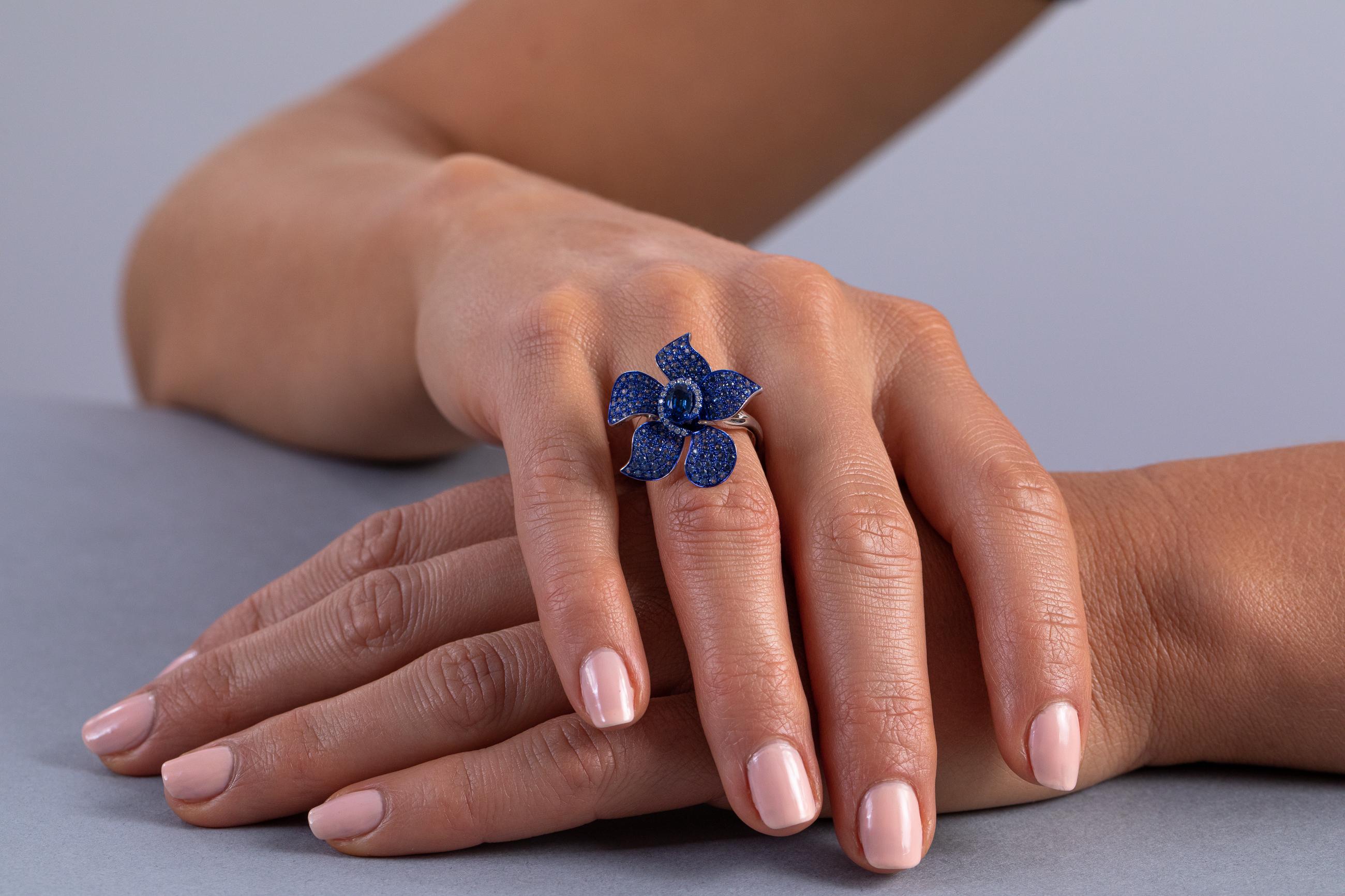 Contemporary Blue Sapphire Flower Ring For Sale
