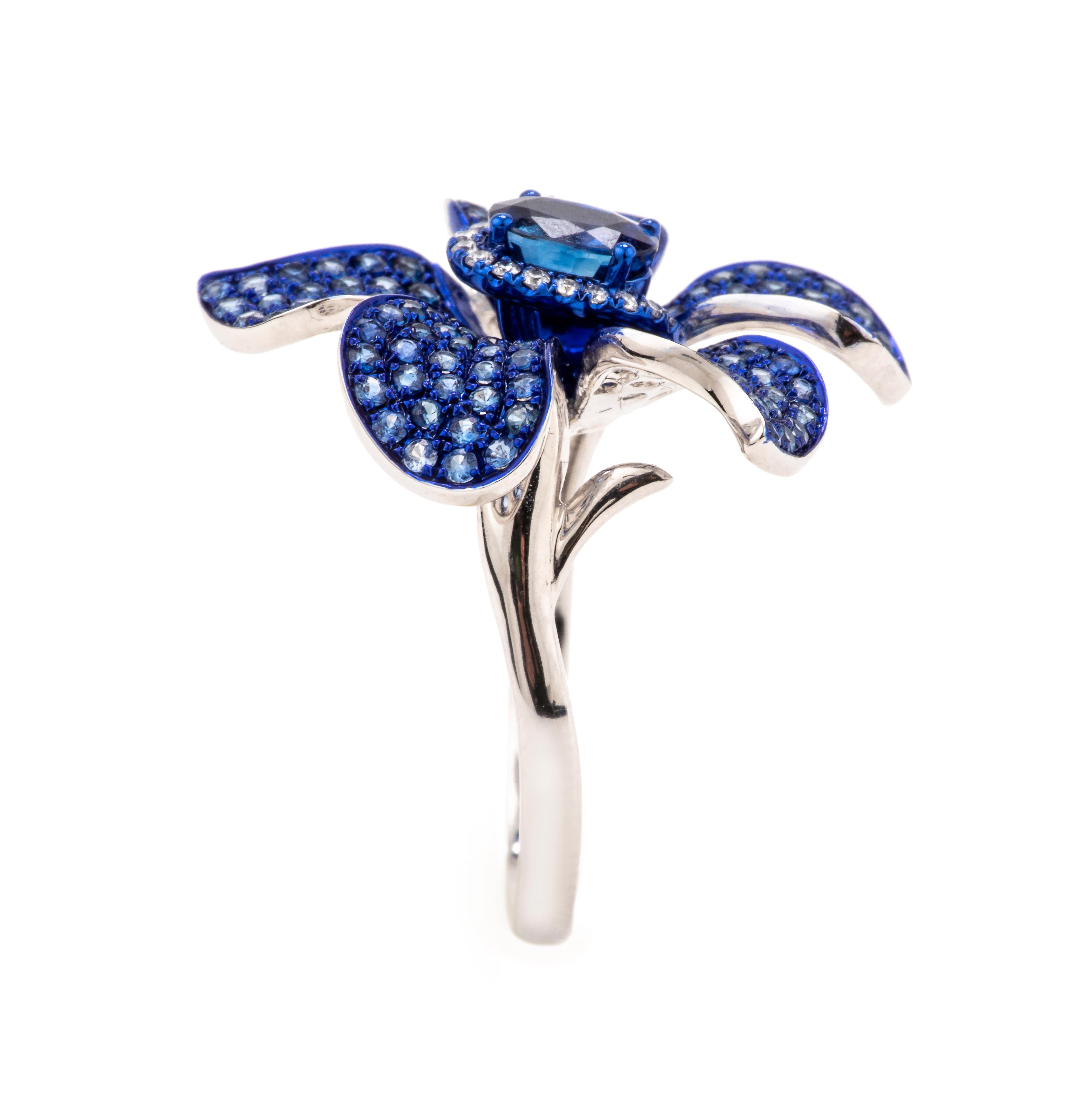 Women's or Men's Blue Sapphire Flower Ring For Sale