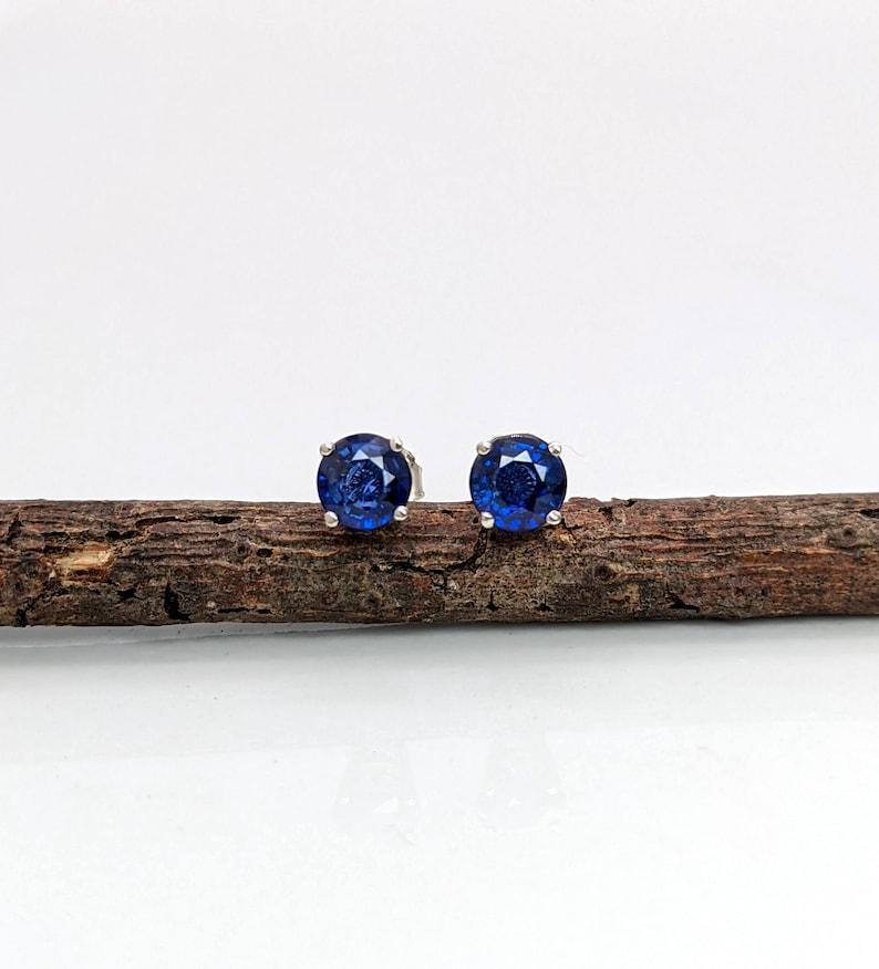 Modern Blue Sapphire Four Prong Solitaire Stud Earrings in Solid 14K Gold Round 5mm For Sale