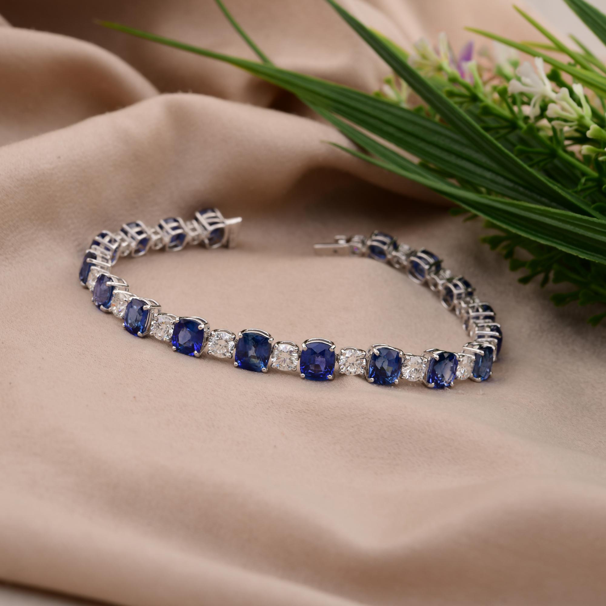 Cushion Cut 19.58 Carat Blue Sapphire Bracelet 4.71 Carat SI/H Diamond 18 Karat White Gold For Sale