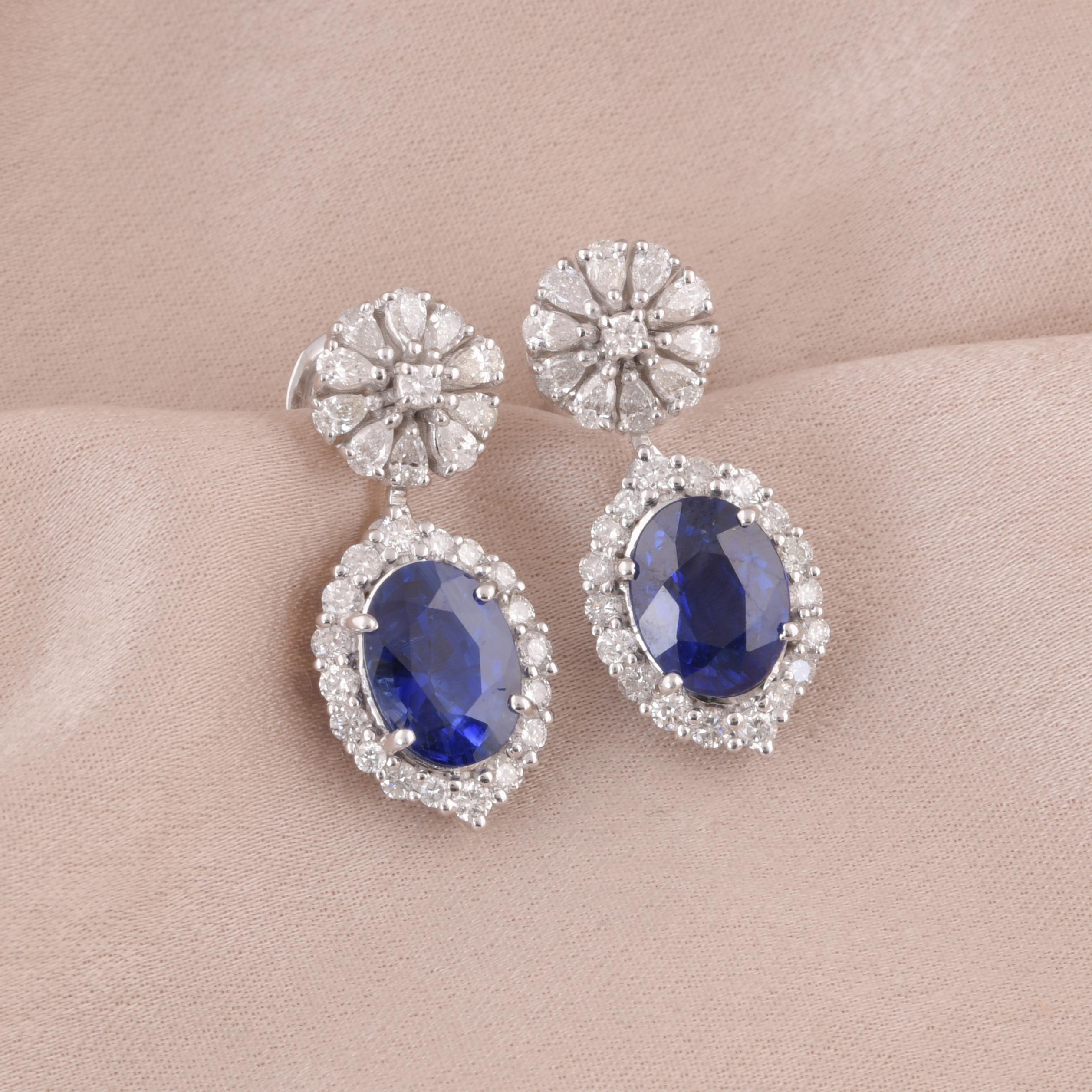 Taille ovale Pendants d'oreilles en or blanc 18 carats avec saphir bleu et diamants, bijouterie d'art en vente