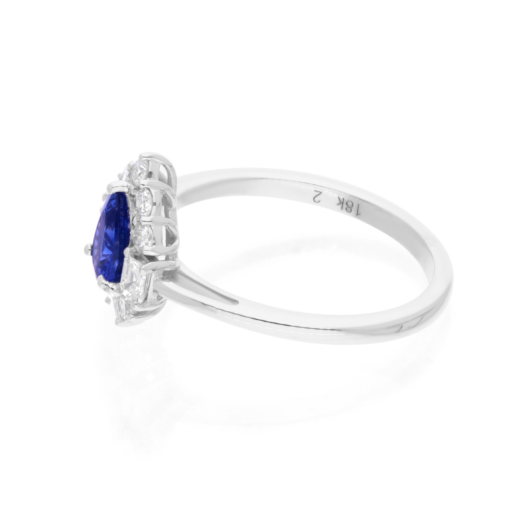 Fundido en oro de 18 quilates, este exquisito anillo está engastado con una gema de zafiro azul de 0,67 quilates y 0,45 quilates de brillantes diamantes.

El anillo es de la talla 7 US y puede cambiarse de talla a una mayor o menor si se solicita.