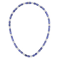 Collier en or blanc 18 carats avec saphir bleu et diamant SI/H