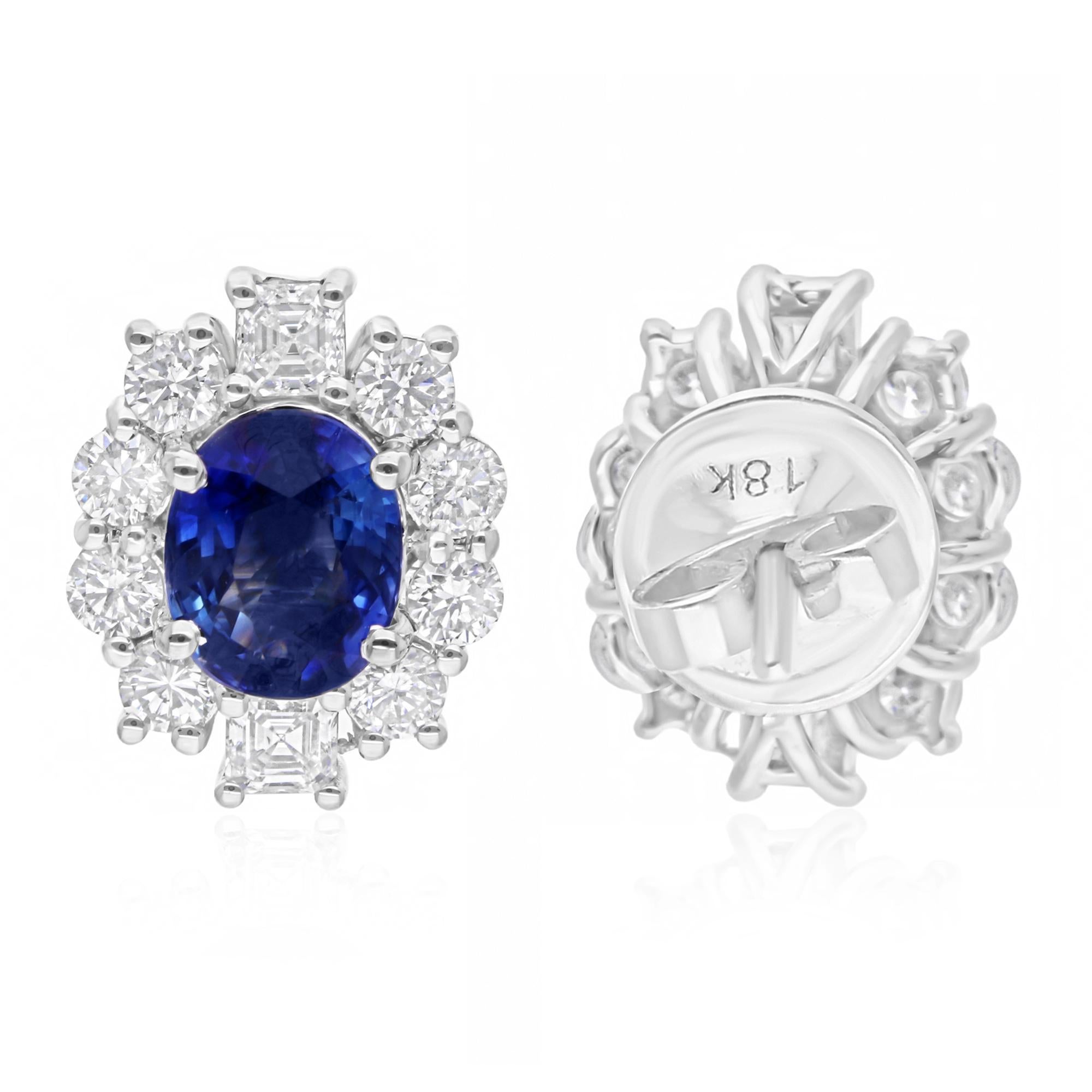Fusi in oro a 18 carati, questi squisiti orecchini sono impreziositi da uno zaffiro blu di 2,91 carati e da 1,00 carati di diamanti scintillanti.

Segui la vetrina di Spectrum Jewels per vedere le ultime collezioni e i pezzi esclusivi. Spectrum