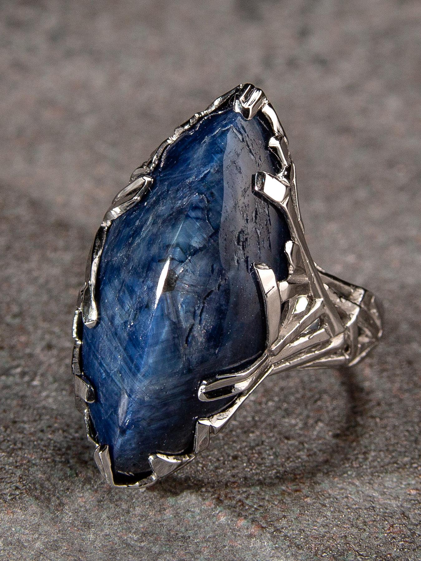 14K white gold ring with natural cabochon-cut Sapphire 

Sapphire origin - Sri-Lanka

Sapphire measurements - 0.31 х 0.51 х 1.1 in / 8 х 13 х 28 mm

gemstone weight - 25.80 carats

ring weight - 12.13 grams

ring size - 6.5 US