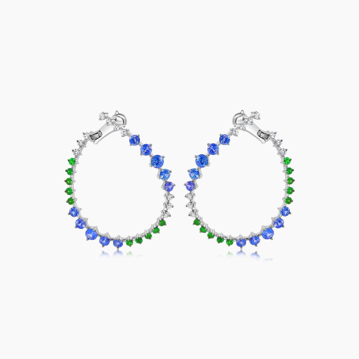 Orecchini con zaffiro blu, granato verde e diamanti in oro bianco 18 carati In condizioni Nuovo in vendita a Oakton, VA