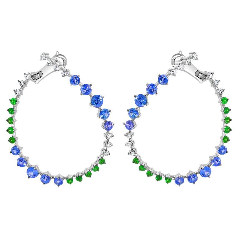 Orecchini con zaffiro blu, granato verde e diamanti in oro bianco 18 carati in vendita