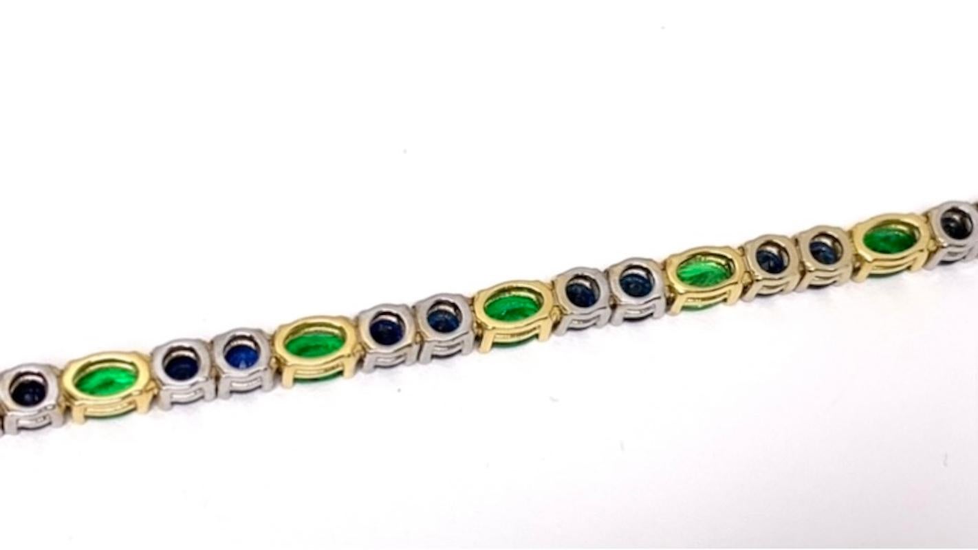 Taille ovale Bracelet tennis en or jaune et blanc avec saphir bleu et grenat tsavorite vert en vente