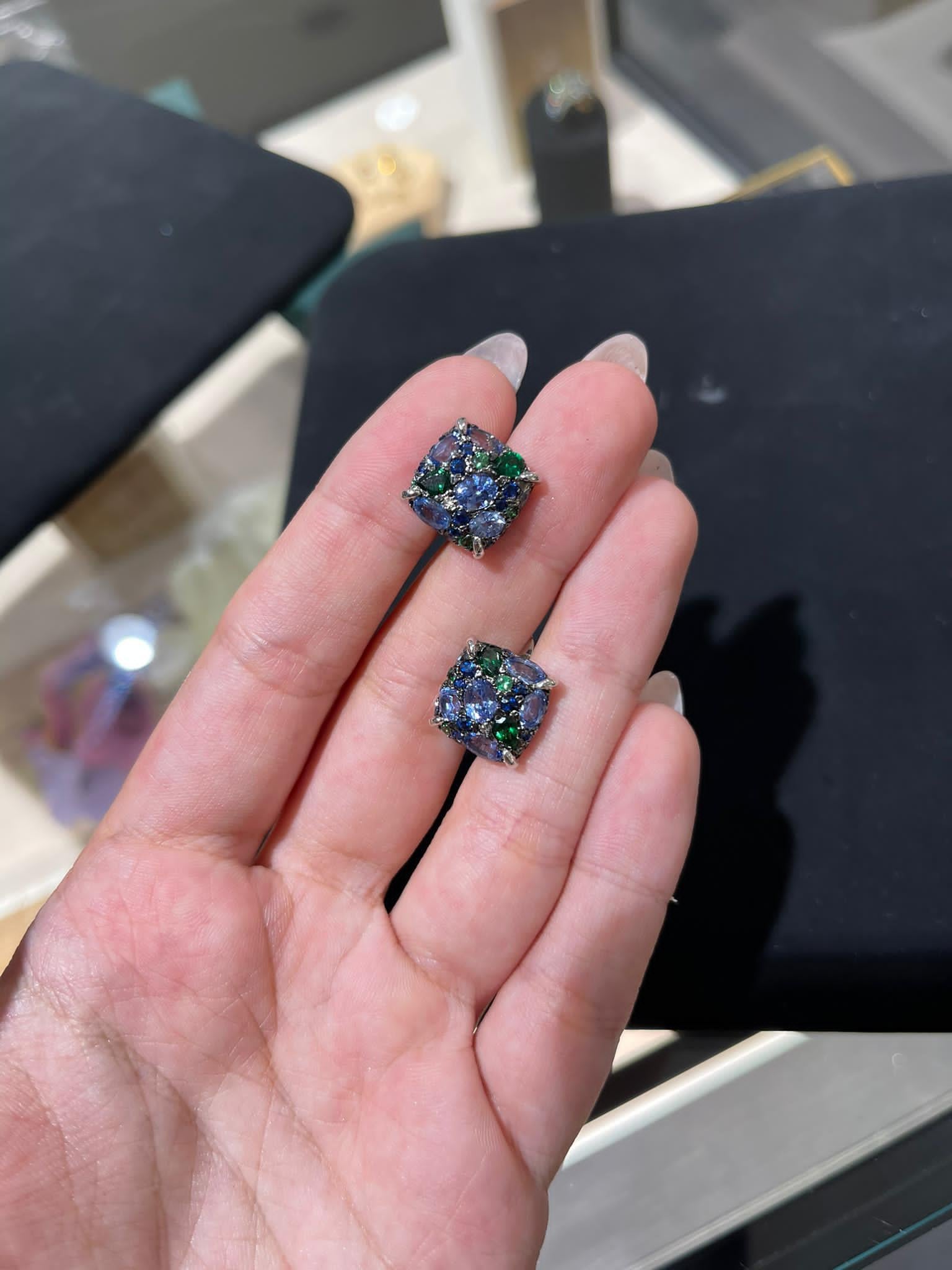 Blue Sapphire Green Tsavorite White Diamond White Gold Three-Stone Stud Earrings In New Condition For Sale In Montreux, CH