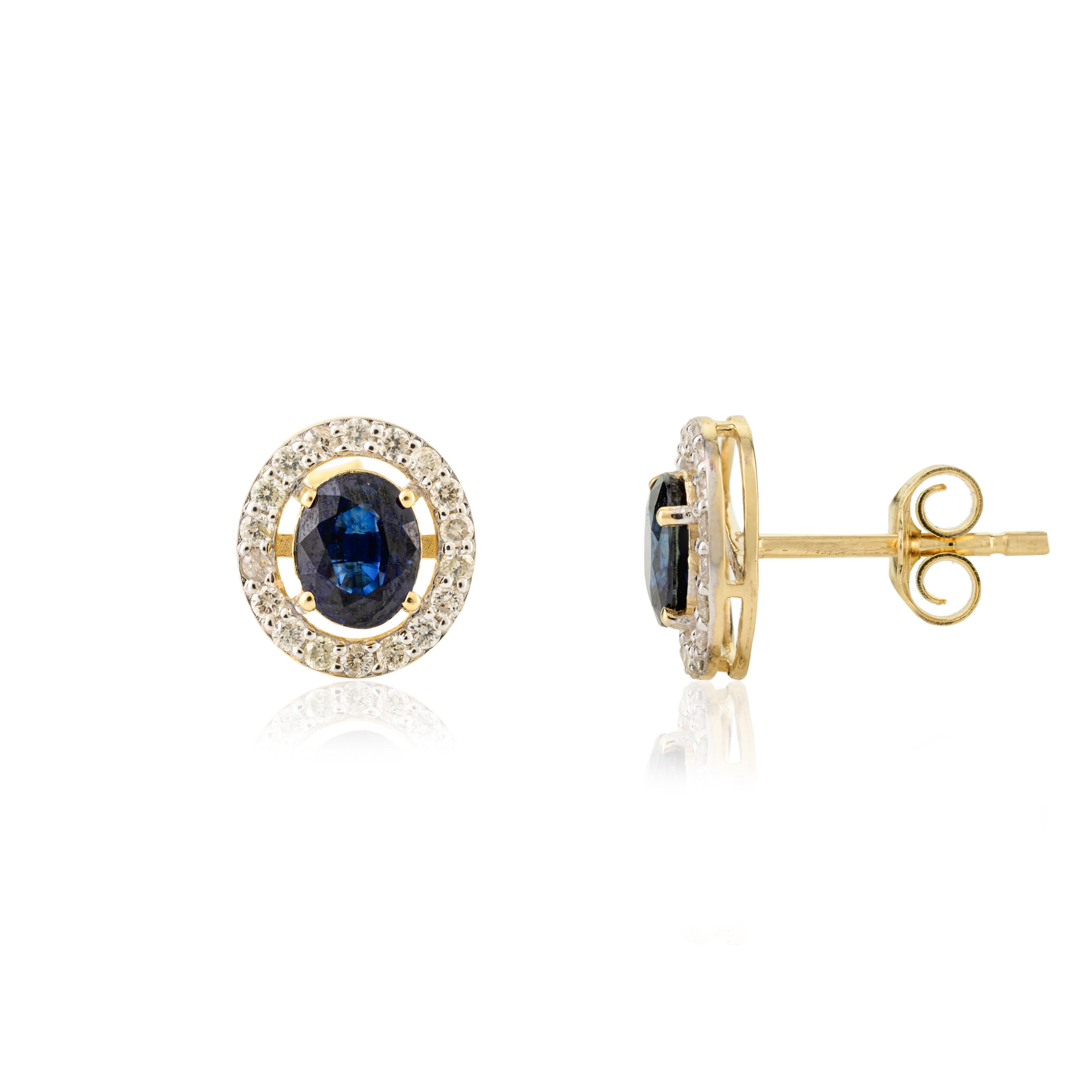 Blue Sapphire Halo Diamond Everyday Stud Earrings for Mom in 14k Yellow Gold In New Condition For Sale In Houston, TX
