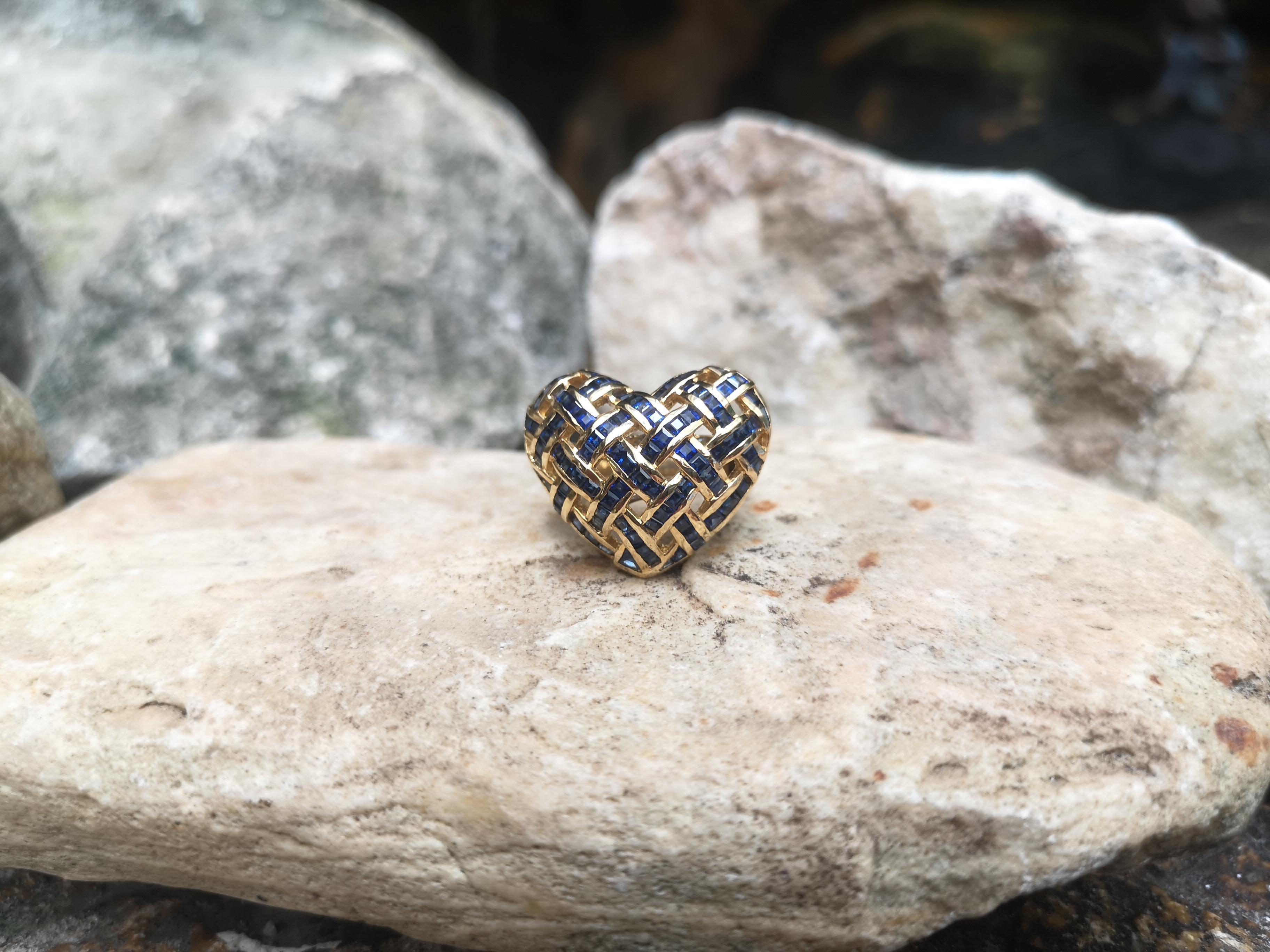 Contemporary Blue Sapphire Heart Ring Set in 18 Karat Gold Settings For Sale
