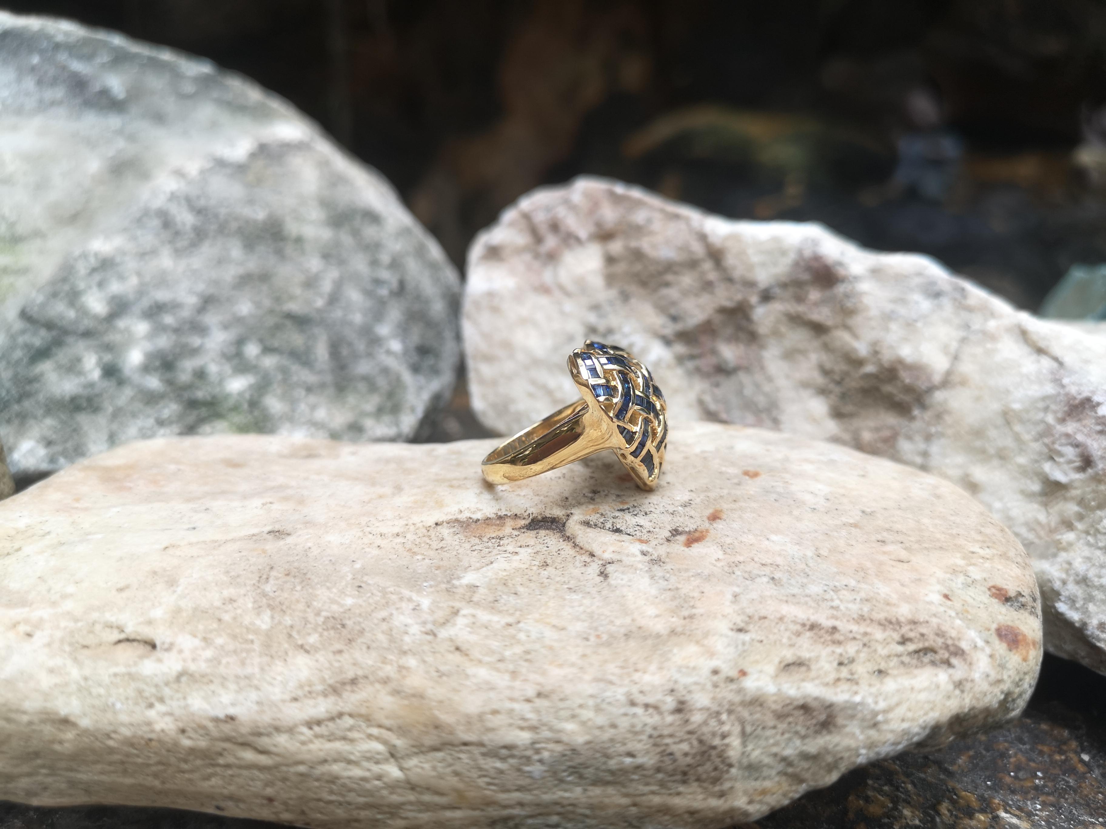 Bague cœur sertie d'un saphir bleu en or 18 carats Neuf - En vente à Bangkok, TH