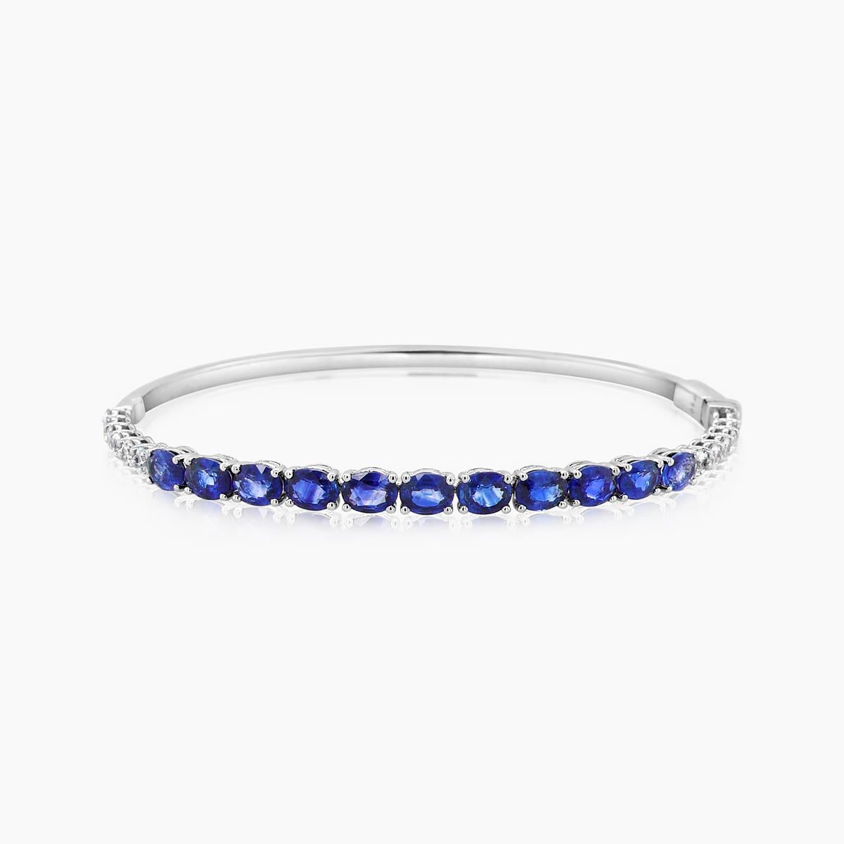 Blue Sapphire Light Blue Sapphire 18K White Gold Chic Bangle Bracelet In New Condition For Sale In Oakton, VA