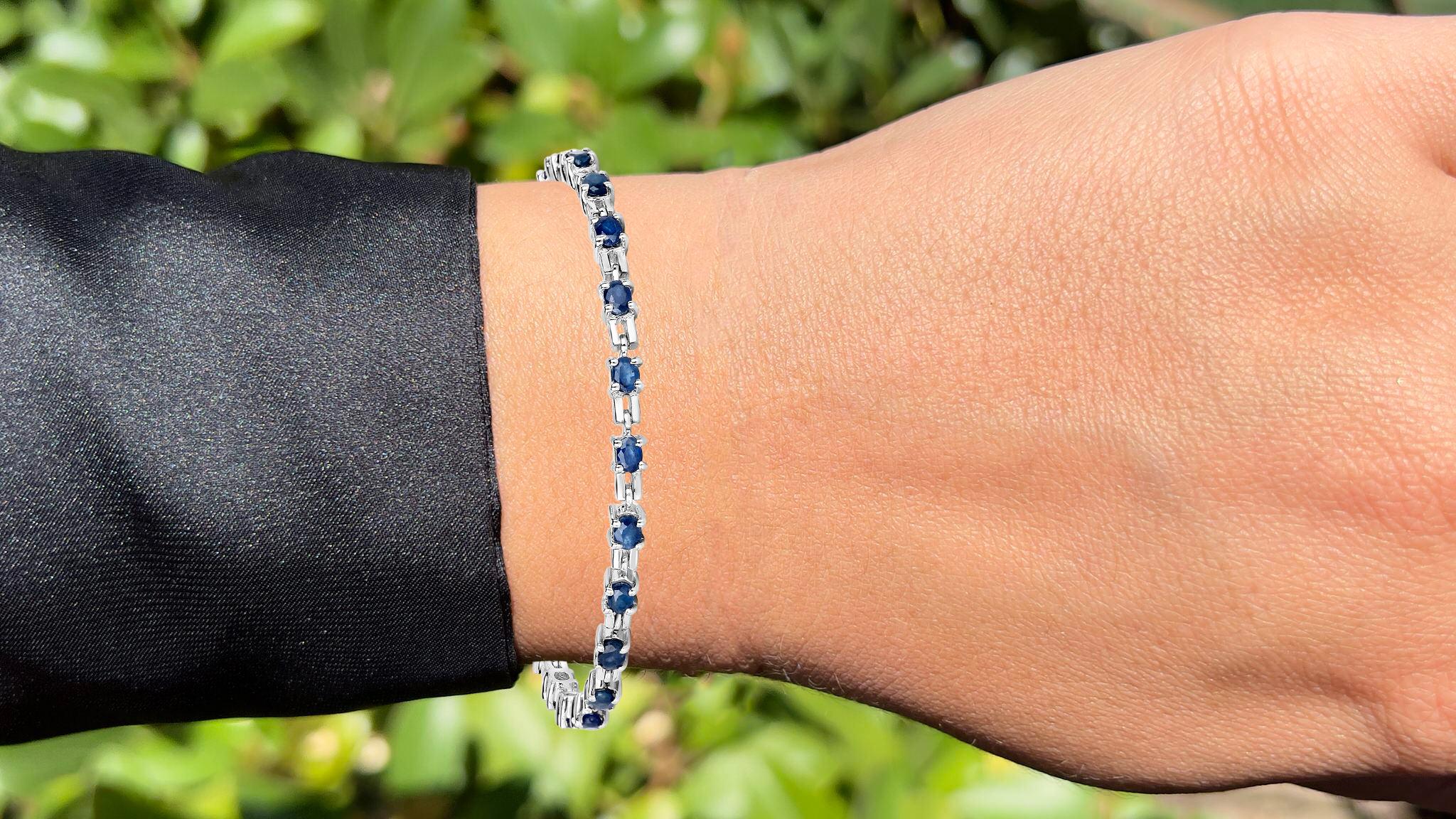 It comes with the Gemological Appraisal by GIA GG/AJP
All gemstones are natural
21 Blue Sapphires = 4.40 Carats
Metal: Rhodium Plated Sterling Silver
Length: 7.25 Inches
*It can be shortened upon request